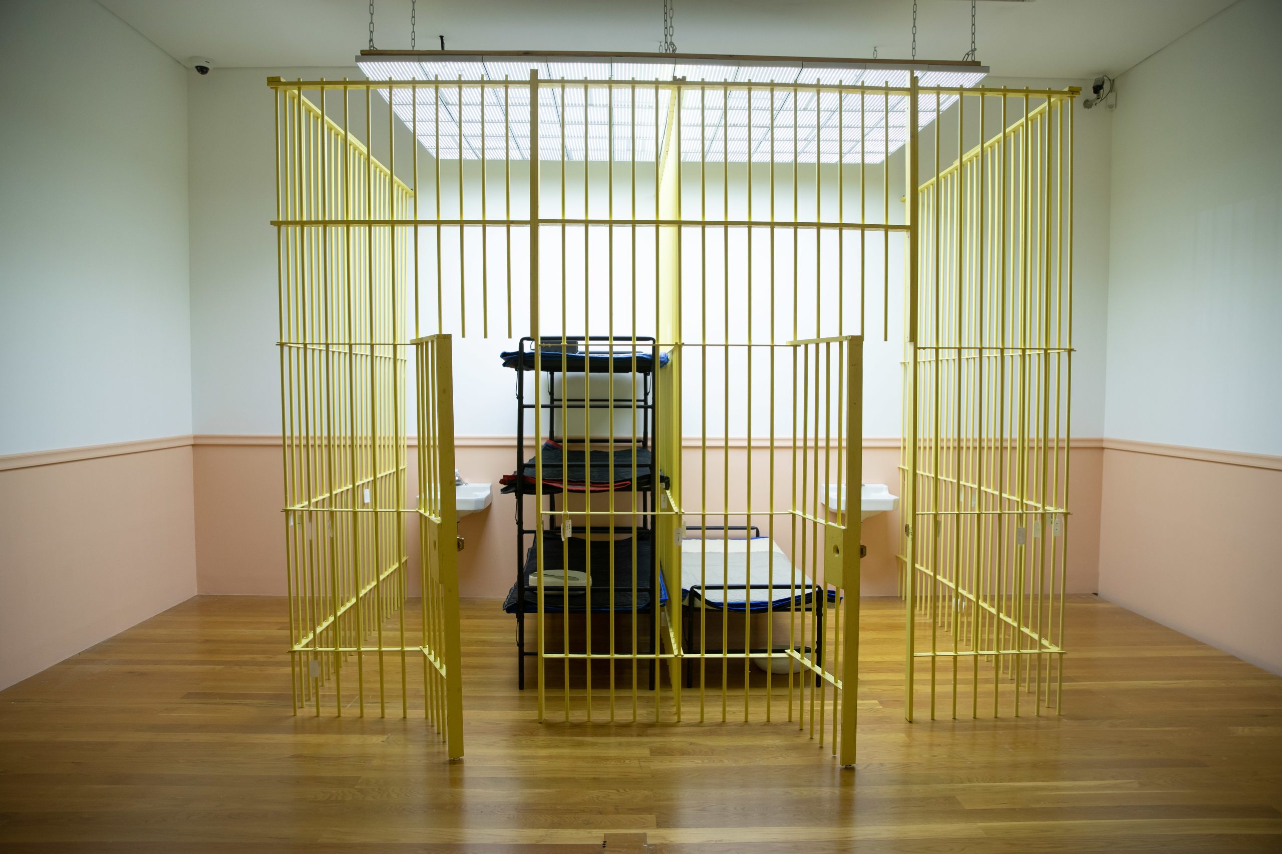Exposição dedicada a Tony Conrad percorre obra que questiona regras e limites