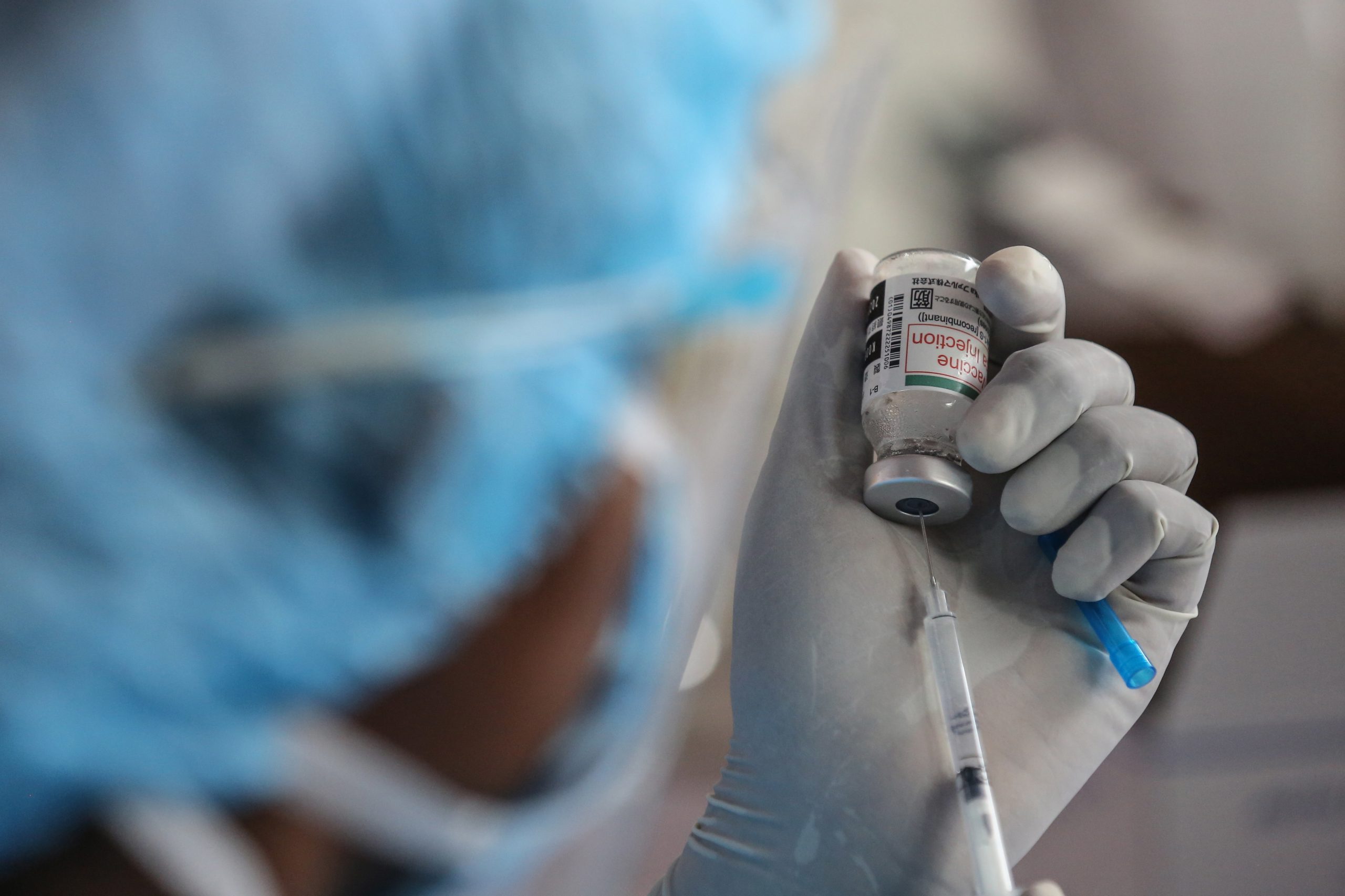 Falar de terceira dose “é ridicularizar a equidade das vacinas”. OMS África critica os países que estão a avançar para nova dose