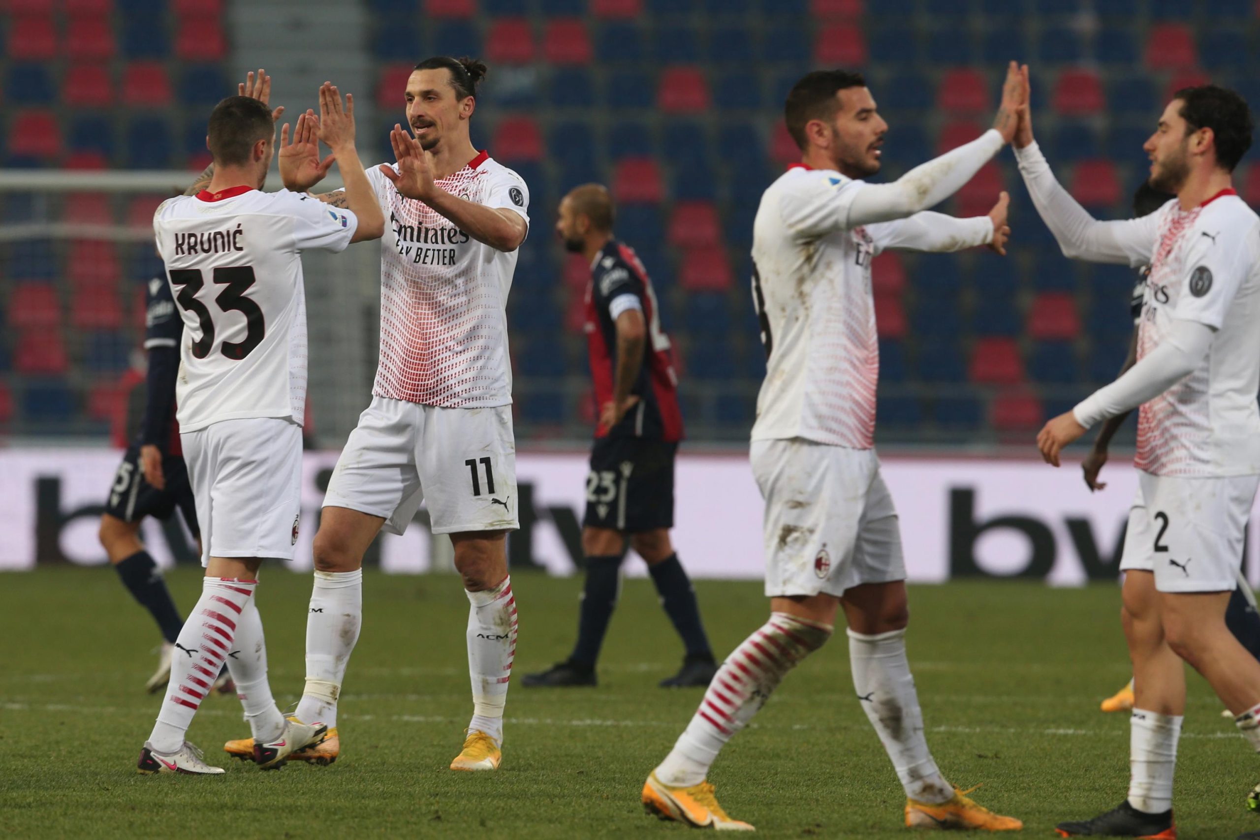 AC Milan vence em Bolonha e reforça liderança em Itália