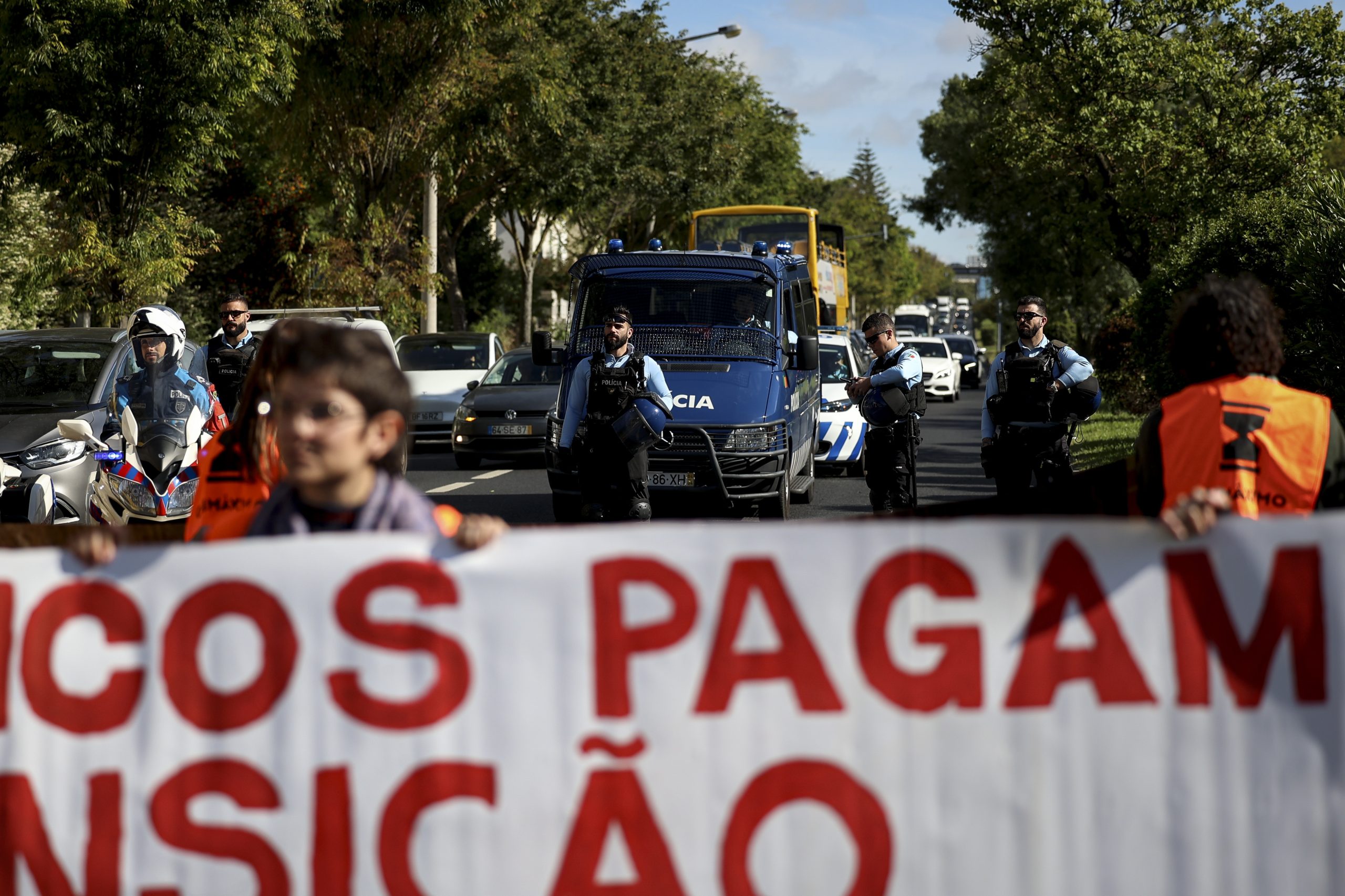 Julgamento de ativistas Climáximo novamente adiado devido a greve dos funcionários judiciais