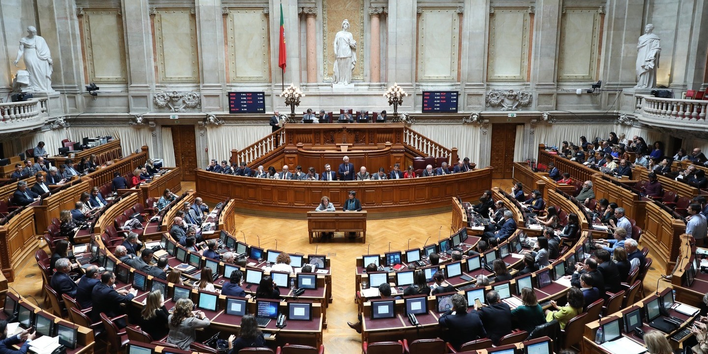 Parlamento debate no final do mês discriminação de dadores de sangue por orientação sexual
