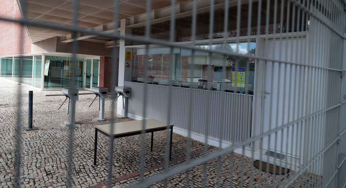 Barcelos. Pais boicotam aulas contra escola em que “pinga em todo o lado”