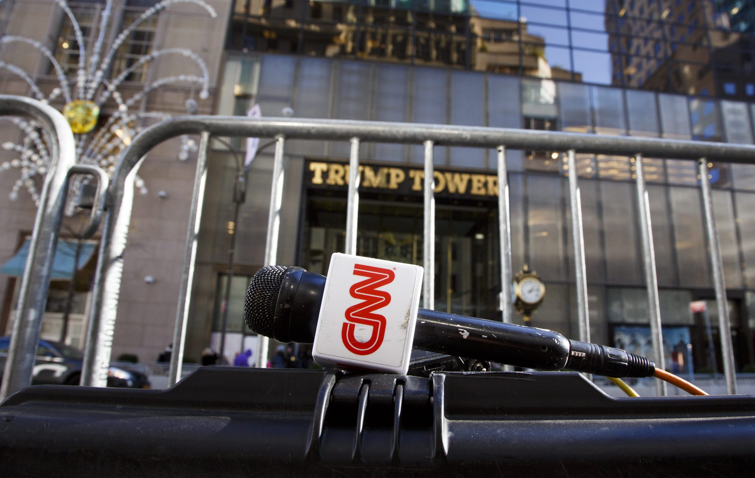 CNN. Isto é uma maçã. Isso são factos alternativos