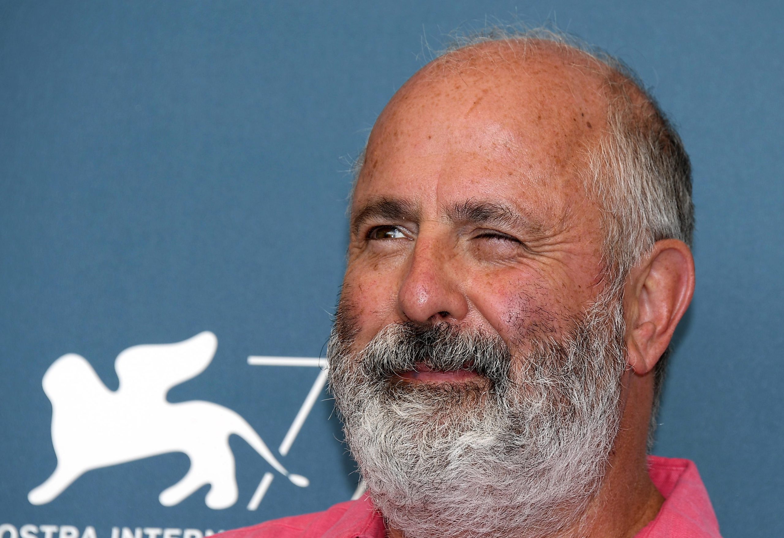 Morreu o realizador Roger Michell, que dirigiu “Notting Hill”