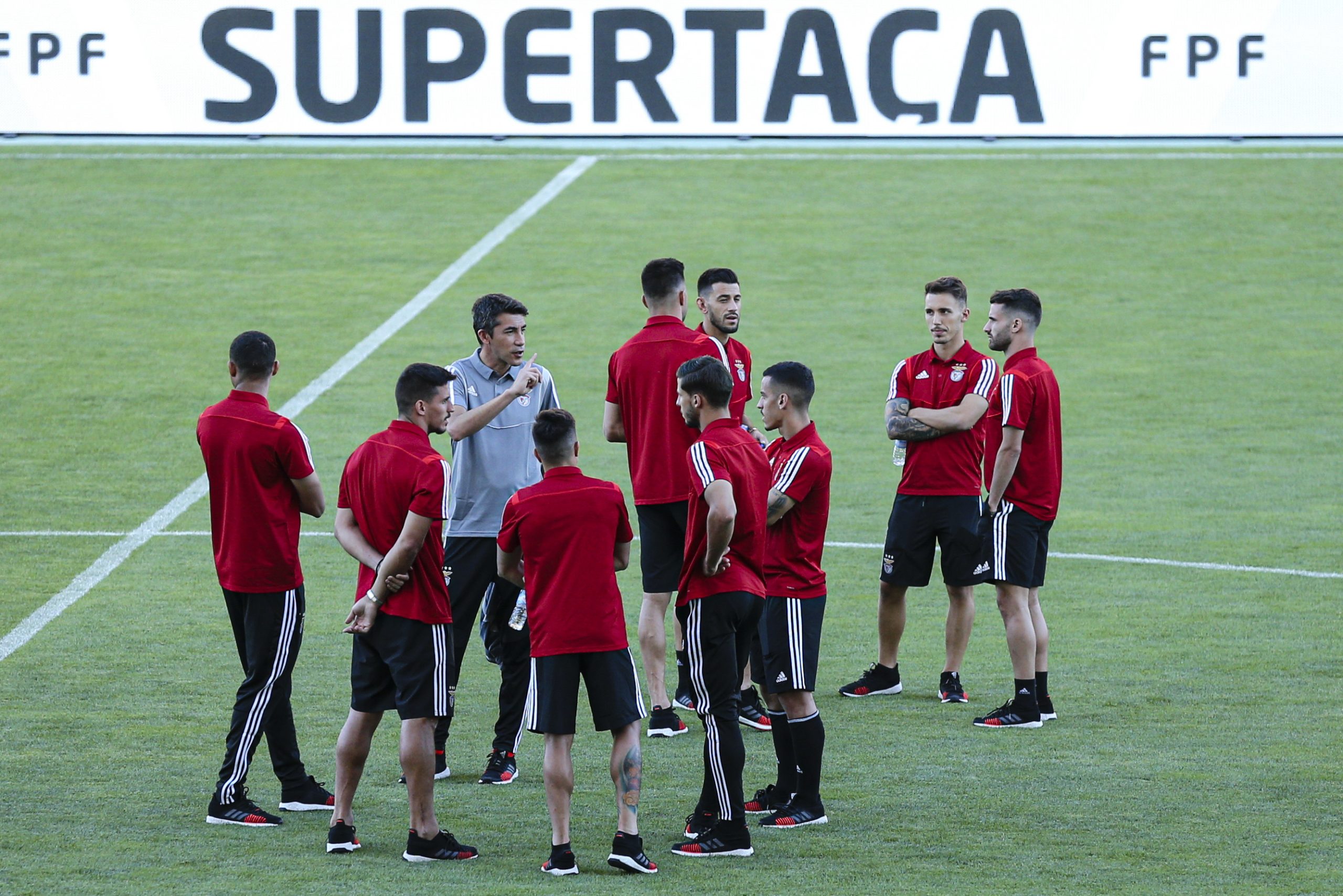 Lage quer “trabalho de equipa” para vencer o Sporting