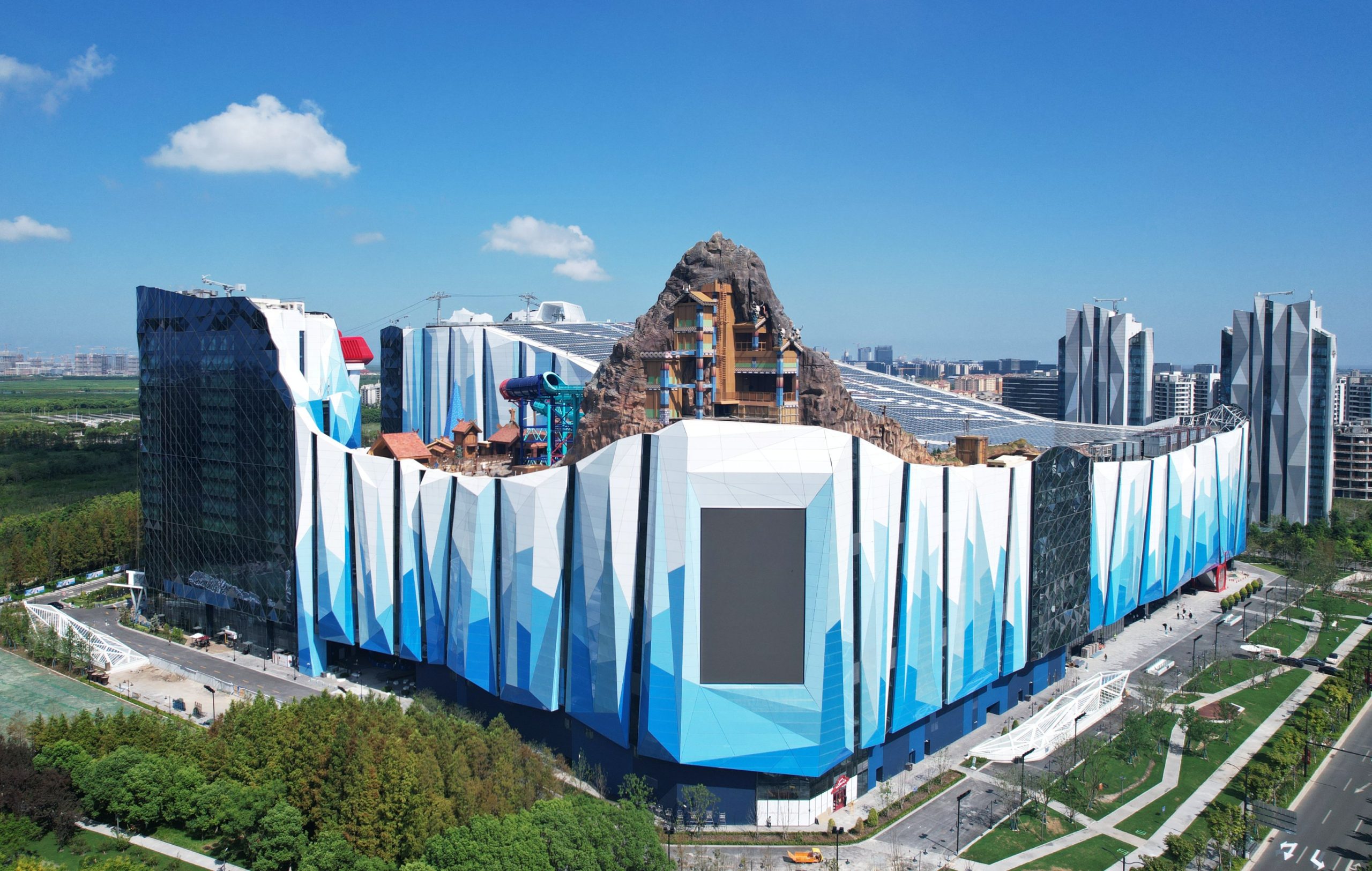Maior pista coberta de ski é inaugurada na China