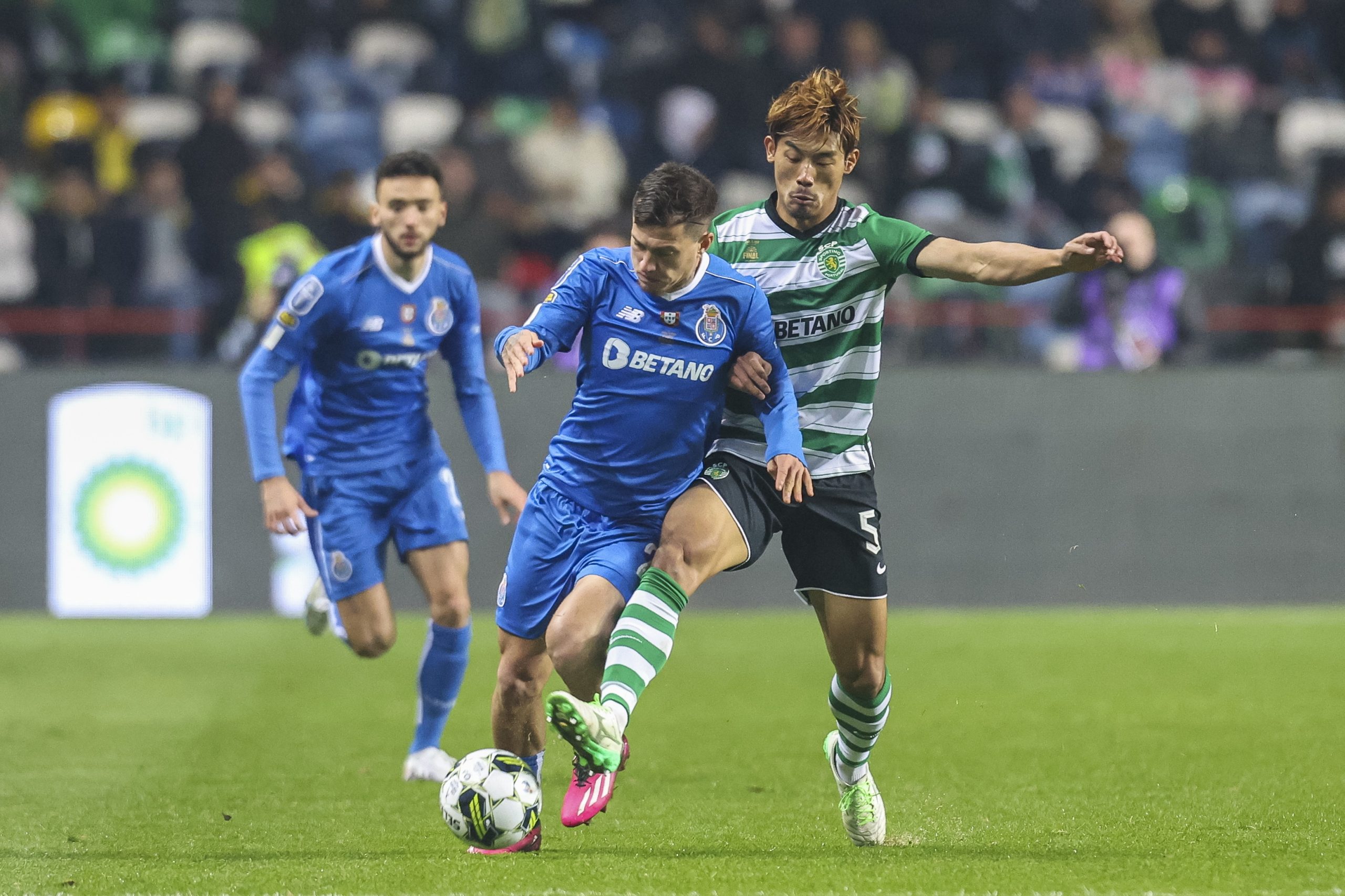 FC Porto vence Sporting e conquista Taça da Liga pela primeira vez