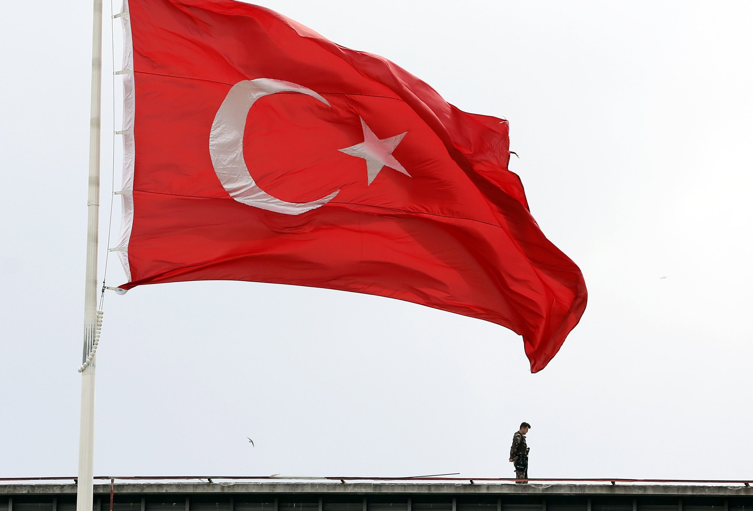 Três conhecidos jornalistas condenados à prisão perpétua na Turquia