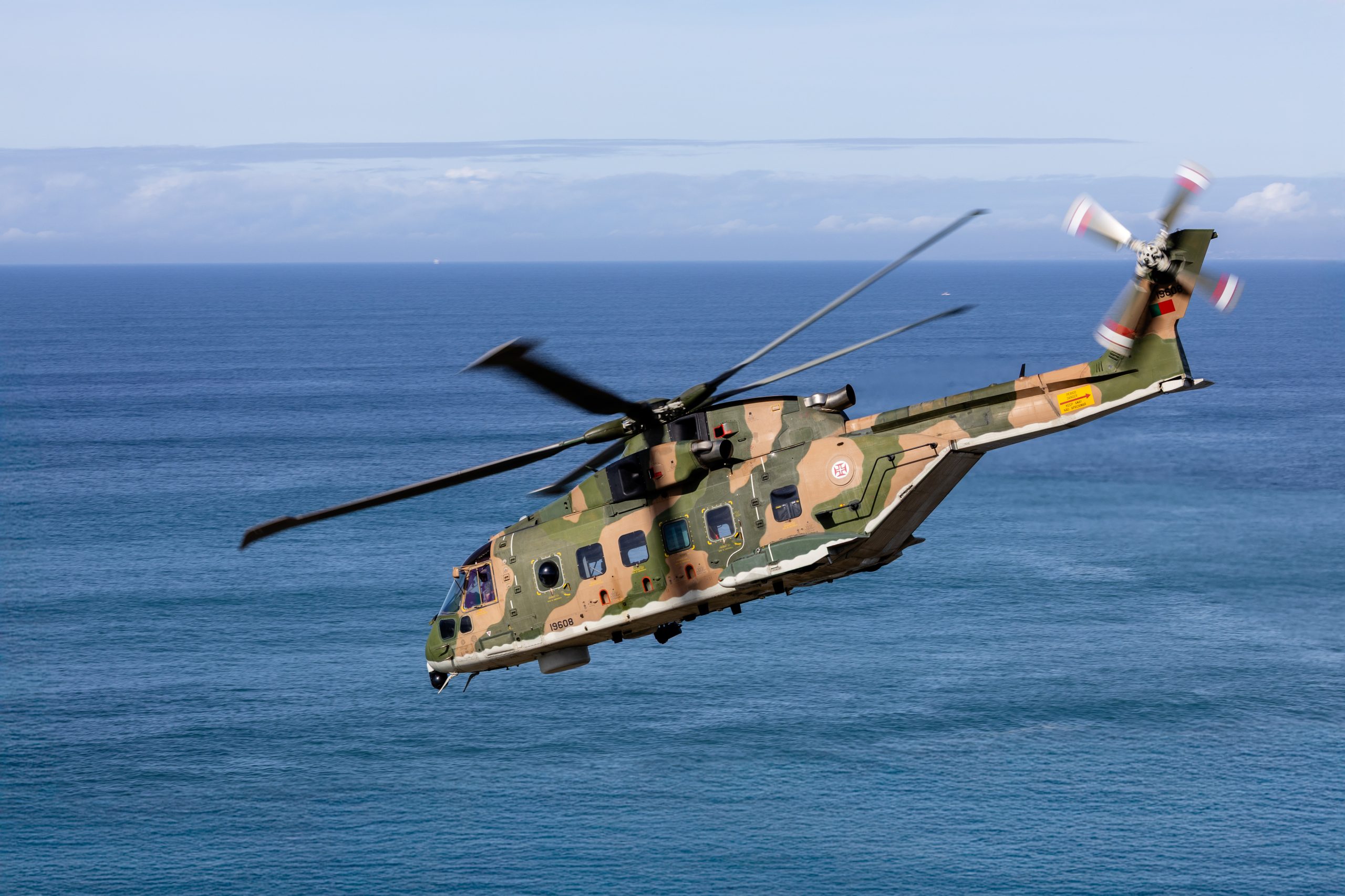 Força Aérea resgata pescador marroquino a 250 km do Montijo