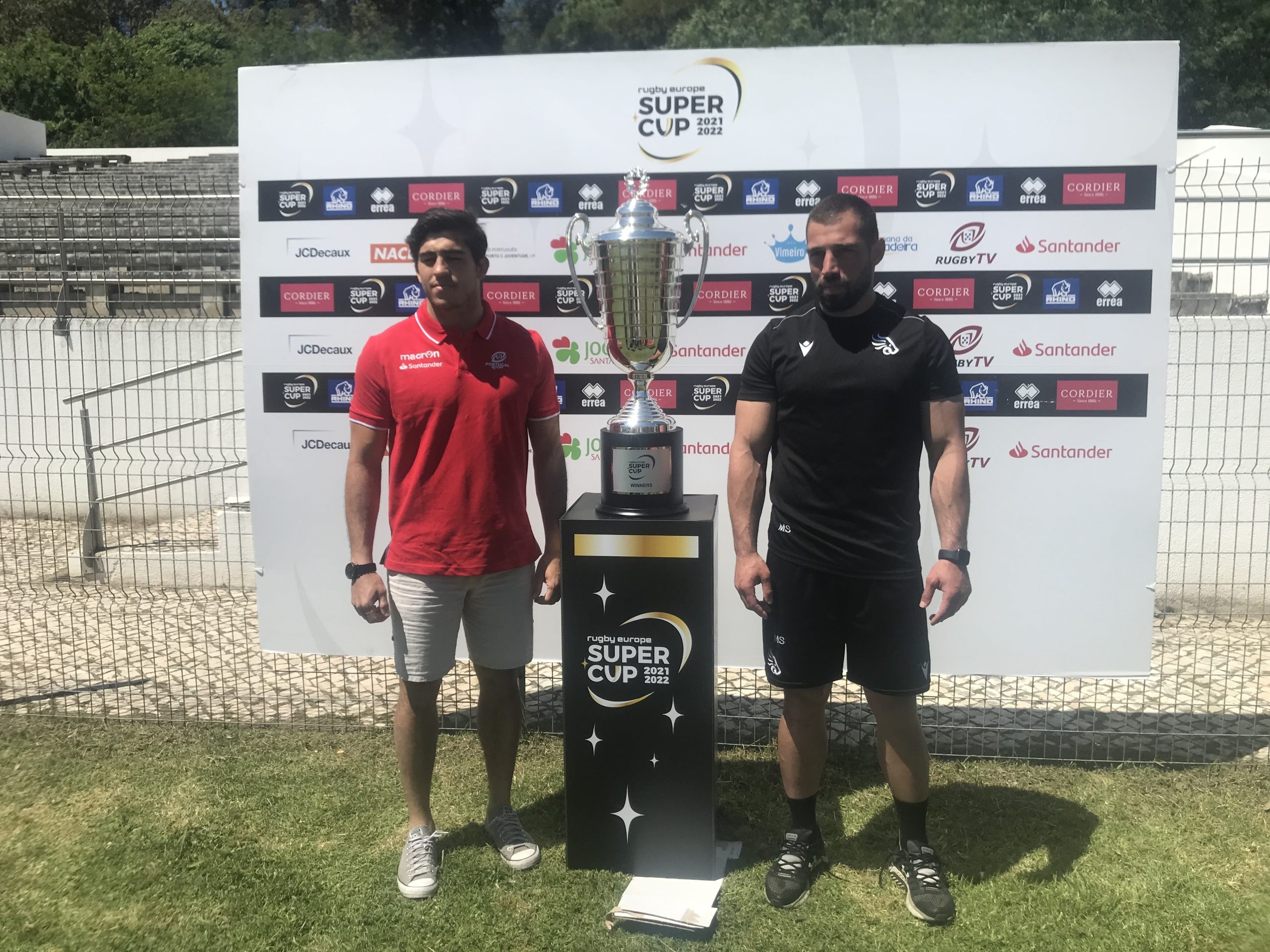 Lusitanos XV Vs. Black Lion: 80 minutos para erguer uma Supertaça de 11 kg