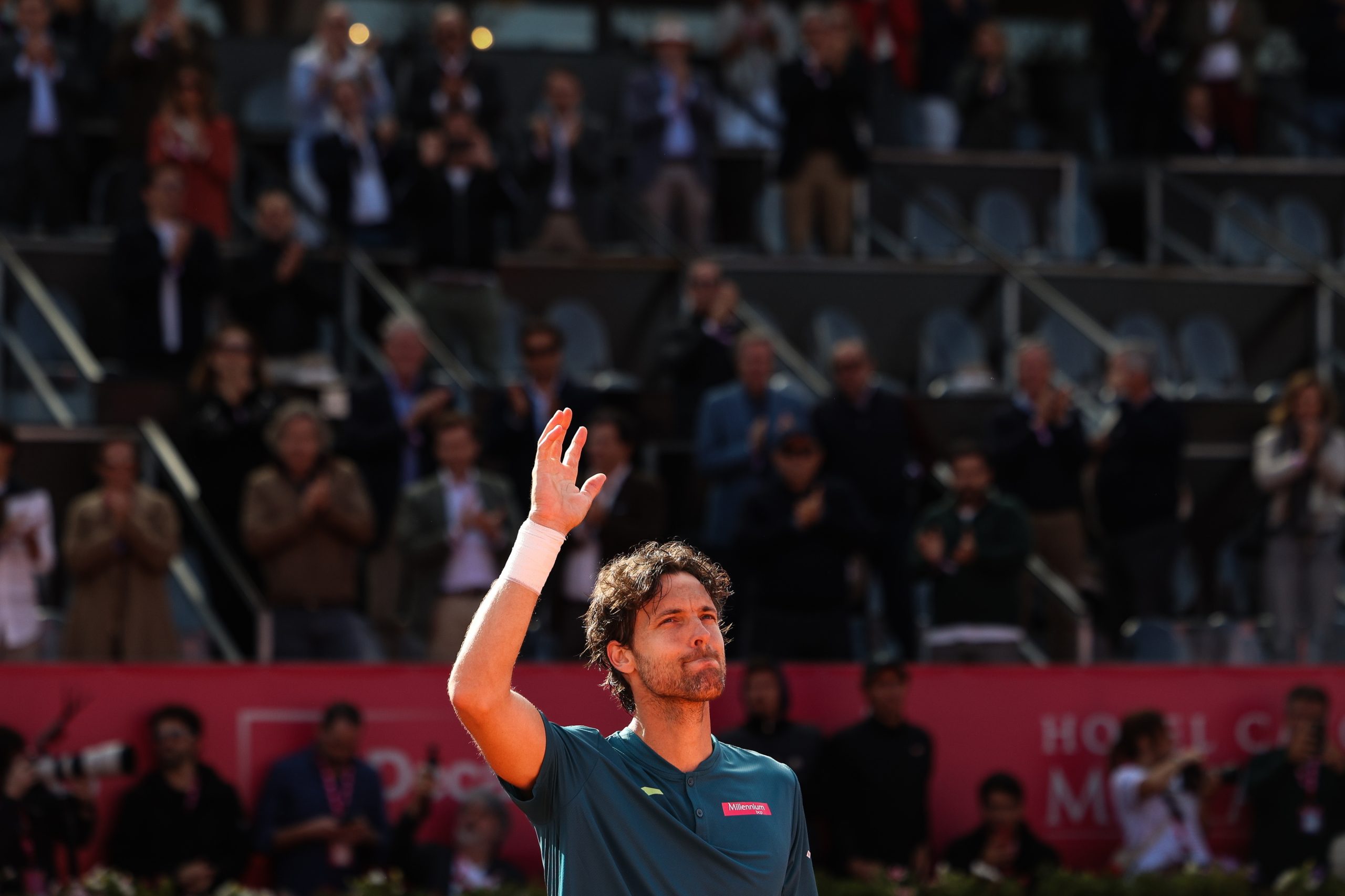 Ex-tenista português João Sousa homenageado durante as ATP Finals