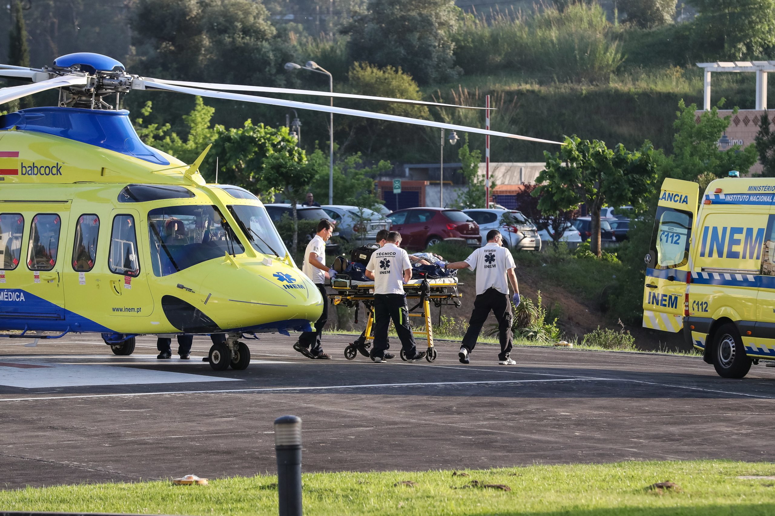 Homem de Chaves com queimaduras graves fez 100 quilómetros de ambulância para apanhar helicóptero