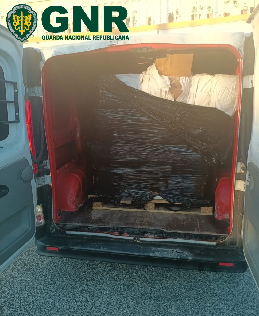 GNR apreende uma tonelada de tabaco de mascar por fraude fiscal na Azambuja
