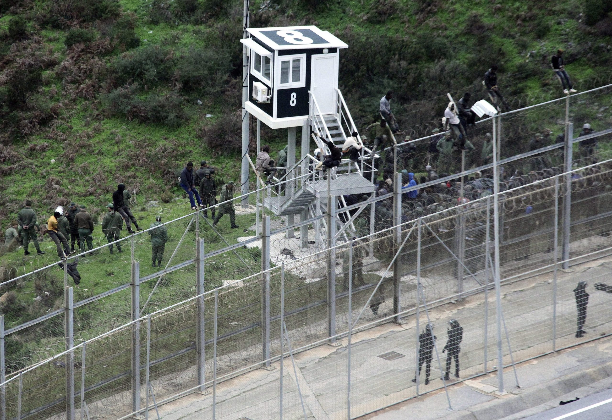 Mais de 700 imigrantes tentaram entrar ilegalmente em Ceuta