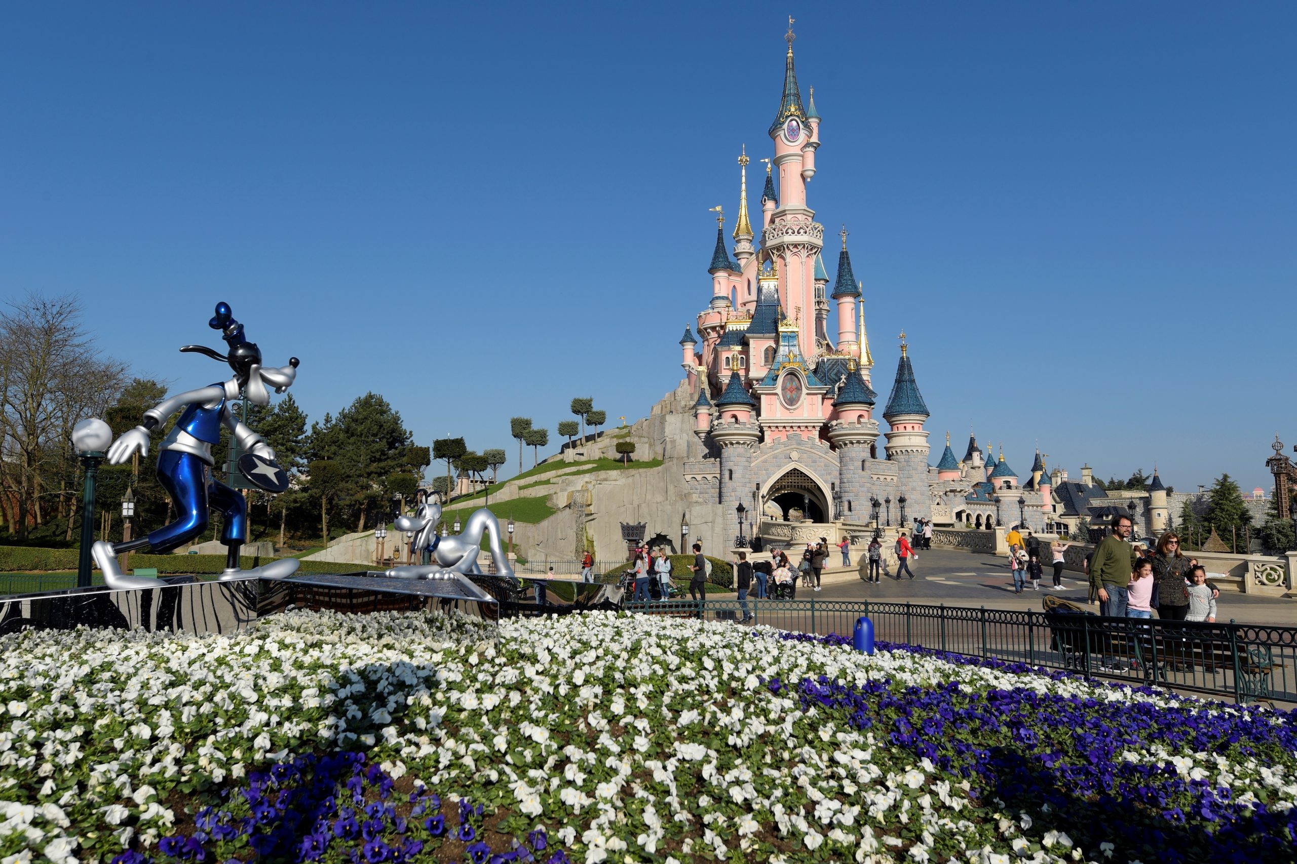 Comboio que levava eurodeputados de Bruxelas para Estrasburgo acaba por engano na Disneyland