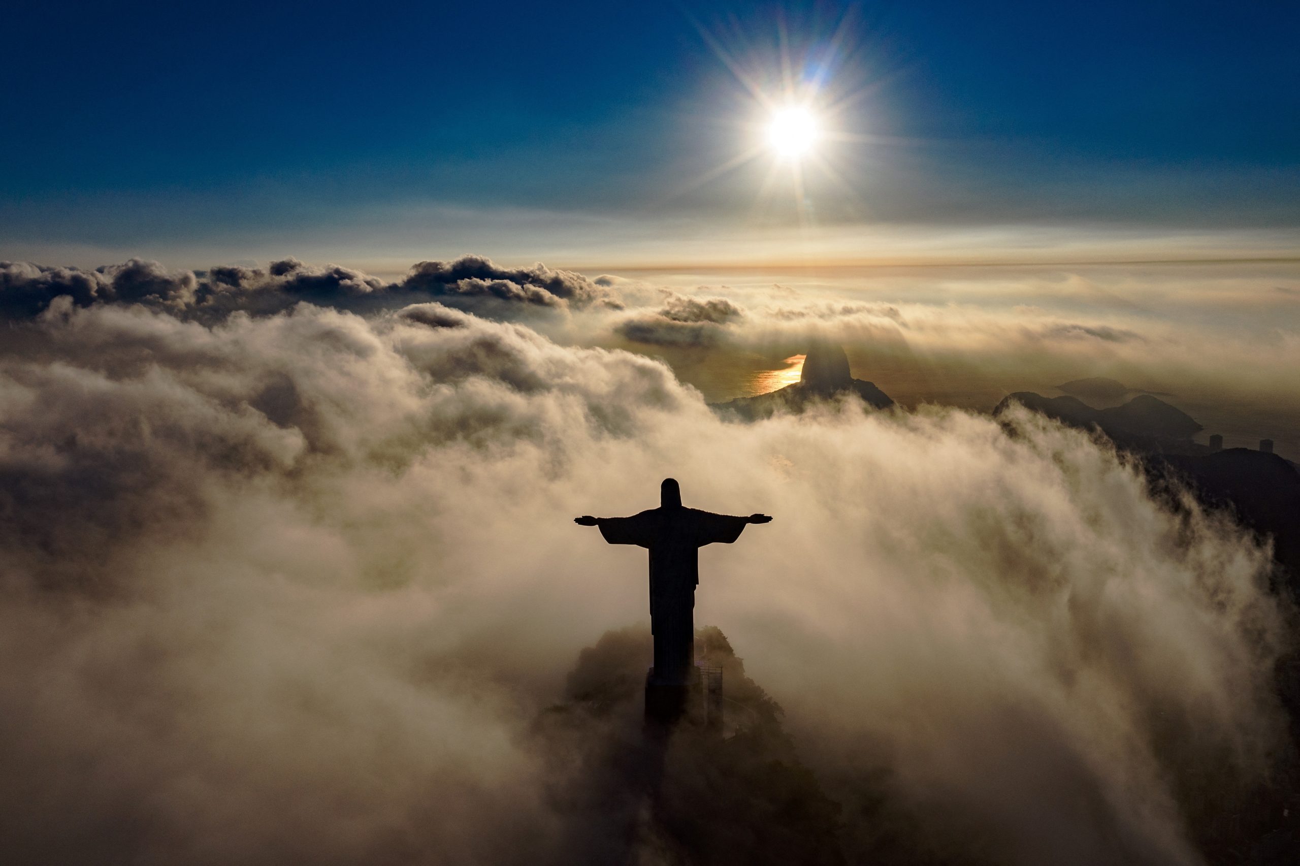 Acabaram detidos no Rio de Janeiro, mas primeiro viram o nascer do sol no Cristo Redentor