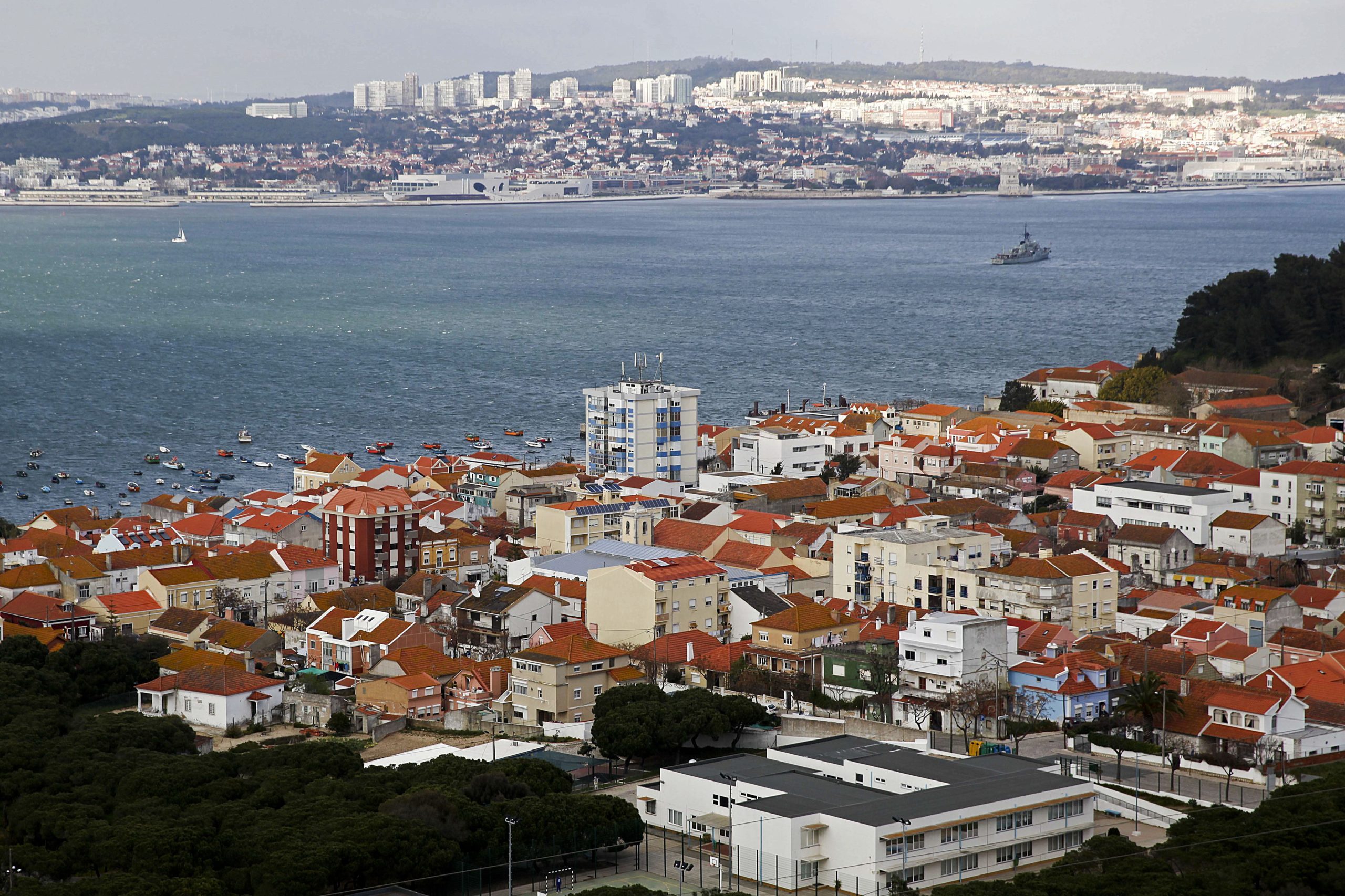 Fogo na Trafaria está dominado e em fase de resolução