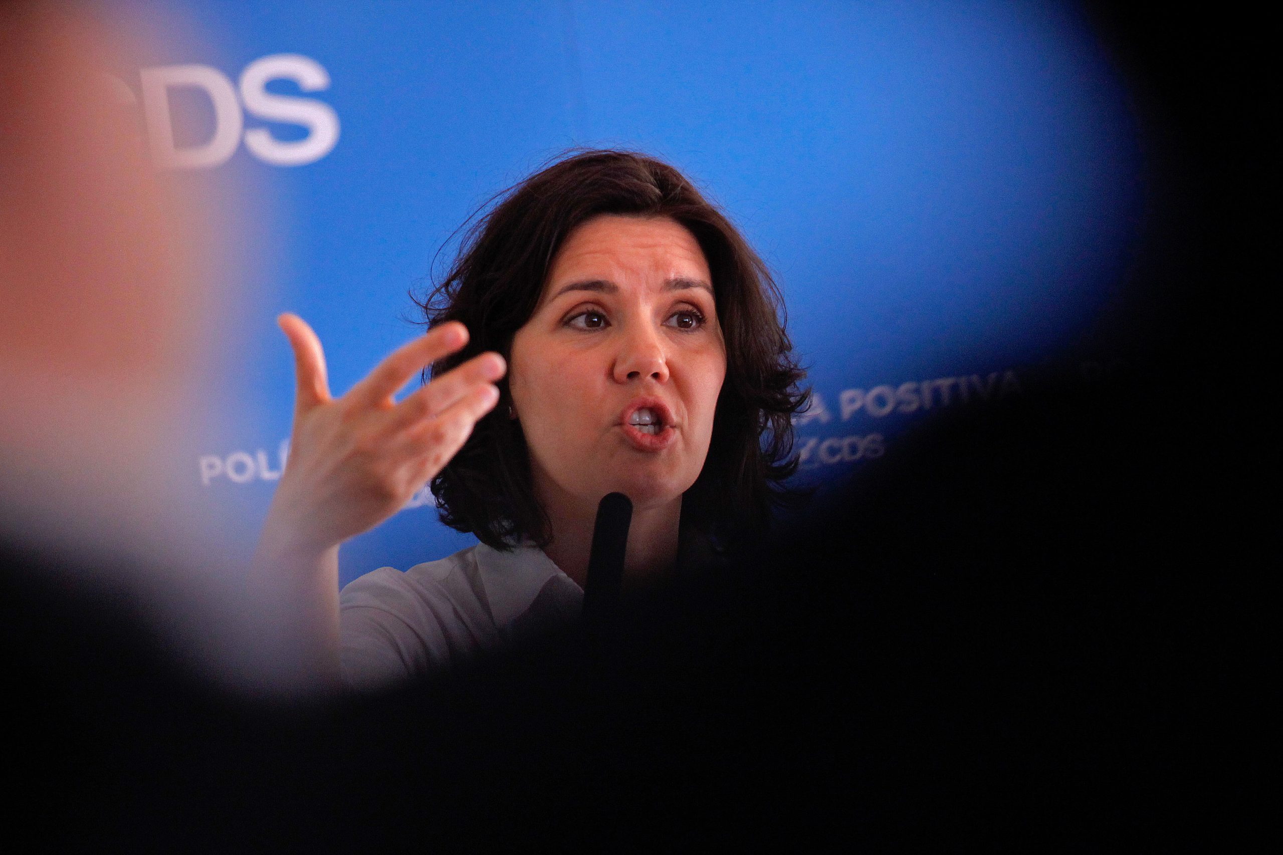 Cristas volta a defender demissão dos ministros da Defesa e da Administração Interna