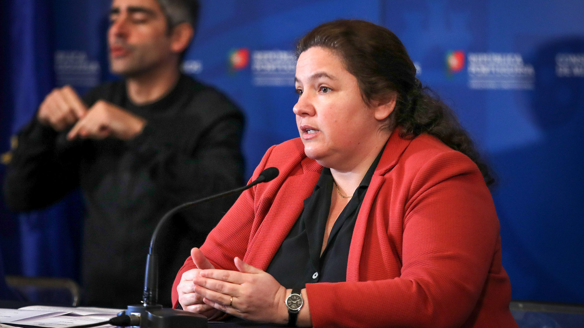 Contratos para ajudas por estragos da tempestade Leslie estão quase prontos, anunciou a ministra da Modernização do Estado