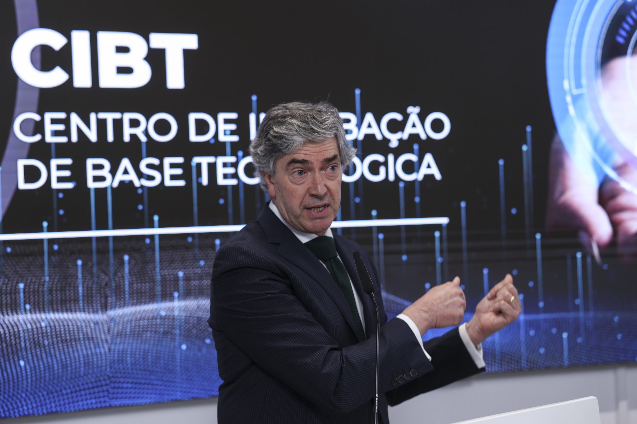 Secretário de Estado sugere reforço do IVA turístico em vez de novas taxas