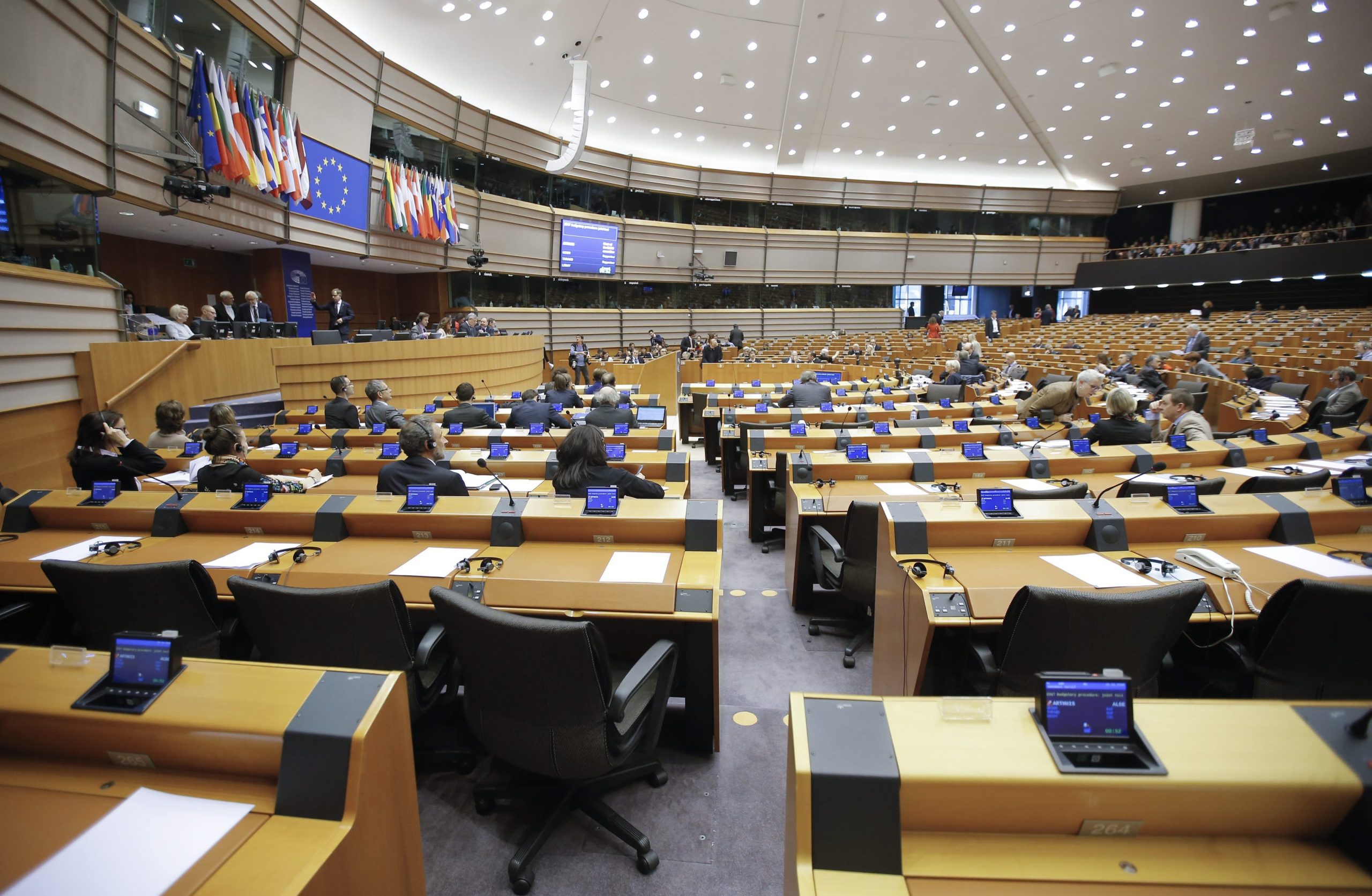Parlamento Europeu aprova tratado comercial entre UE e Canadá
