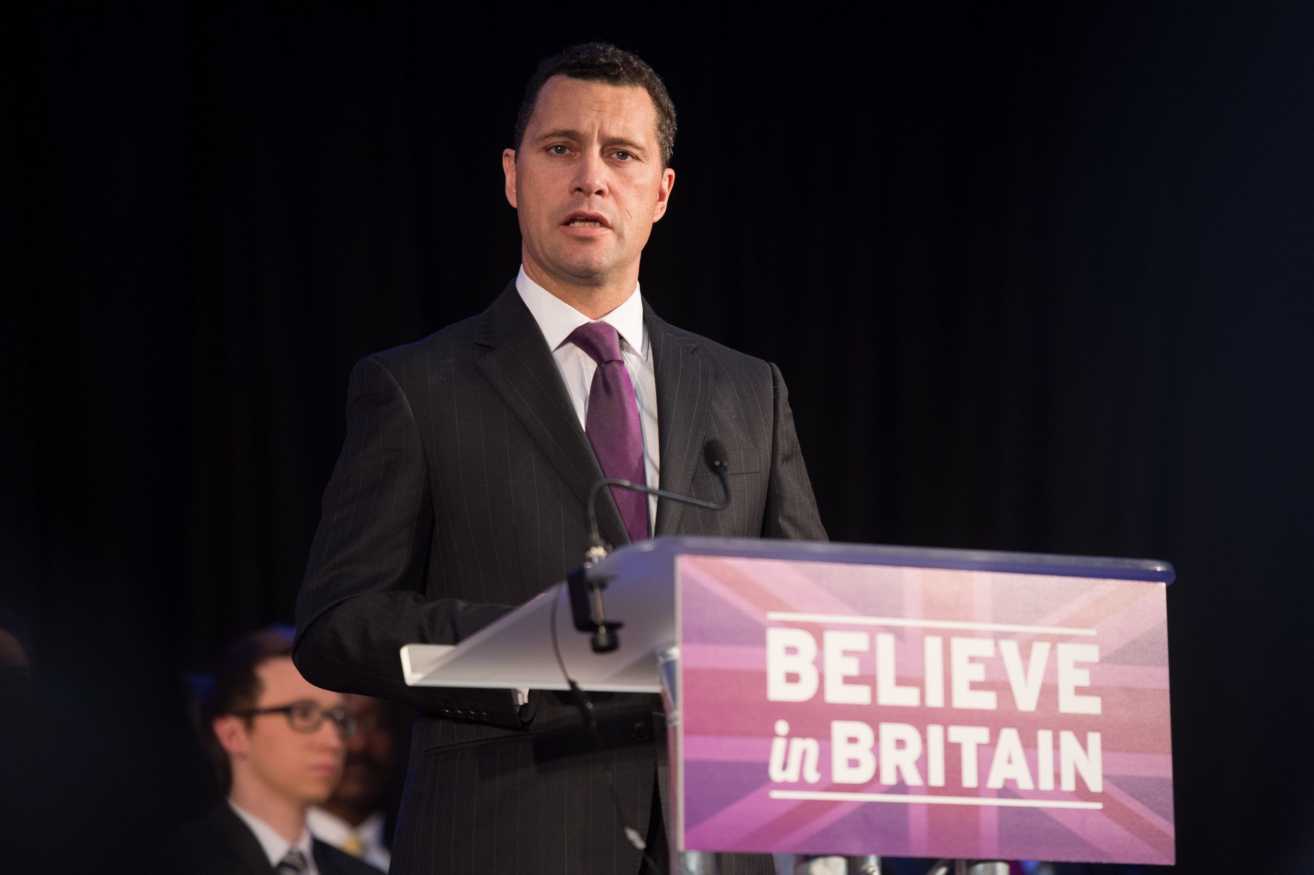 Favorito à liderança do UKIP em estado grave depois de ser agredido por colega