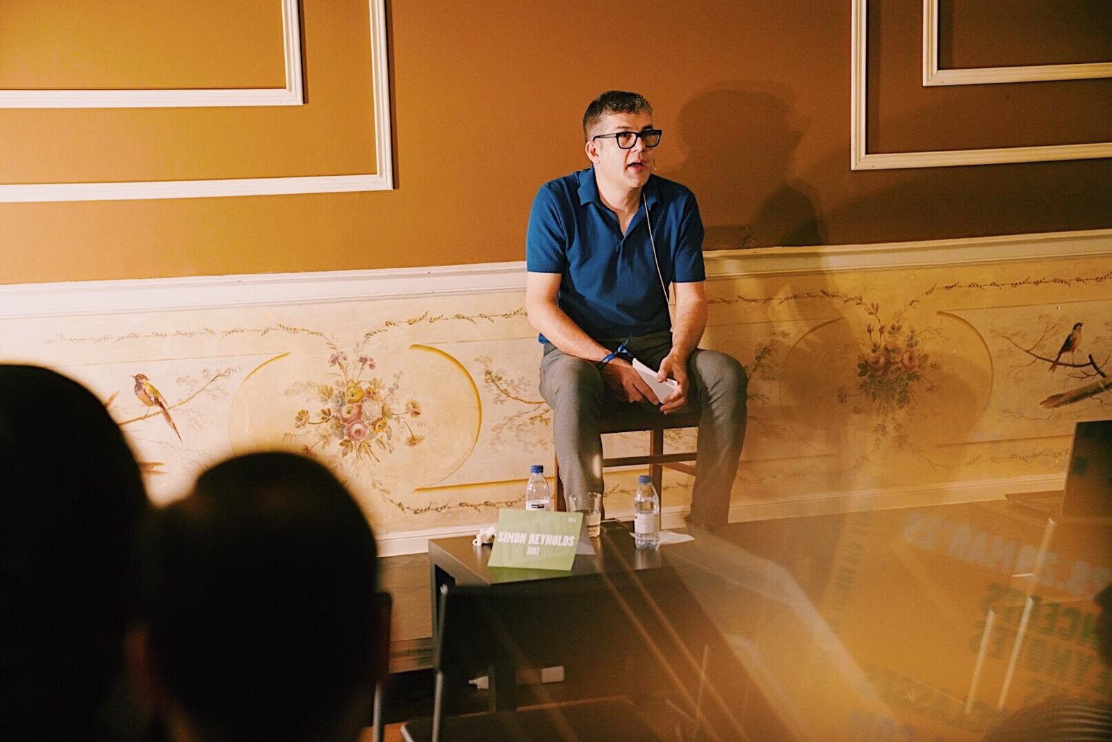Simon Reynolds: “As pessoas não deixaram de ler jornalismo musical. O problema é ganhar dinheiro com ele”