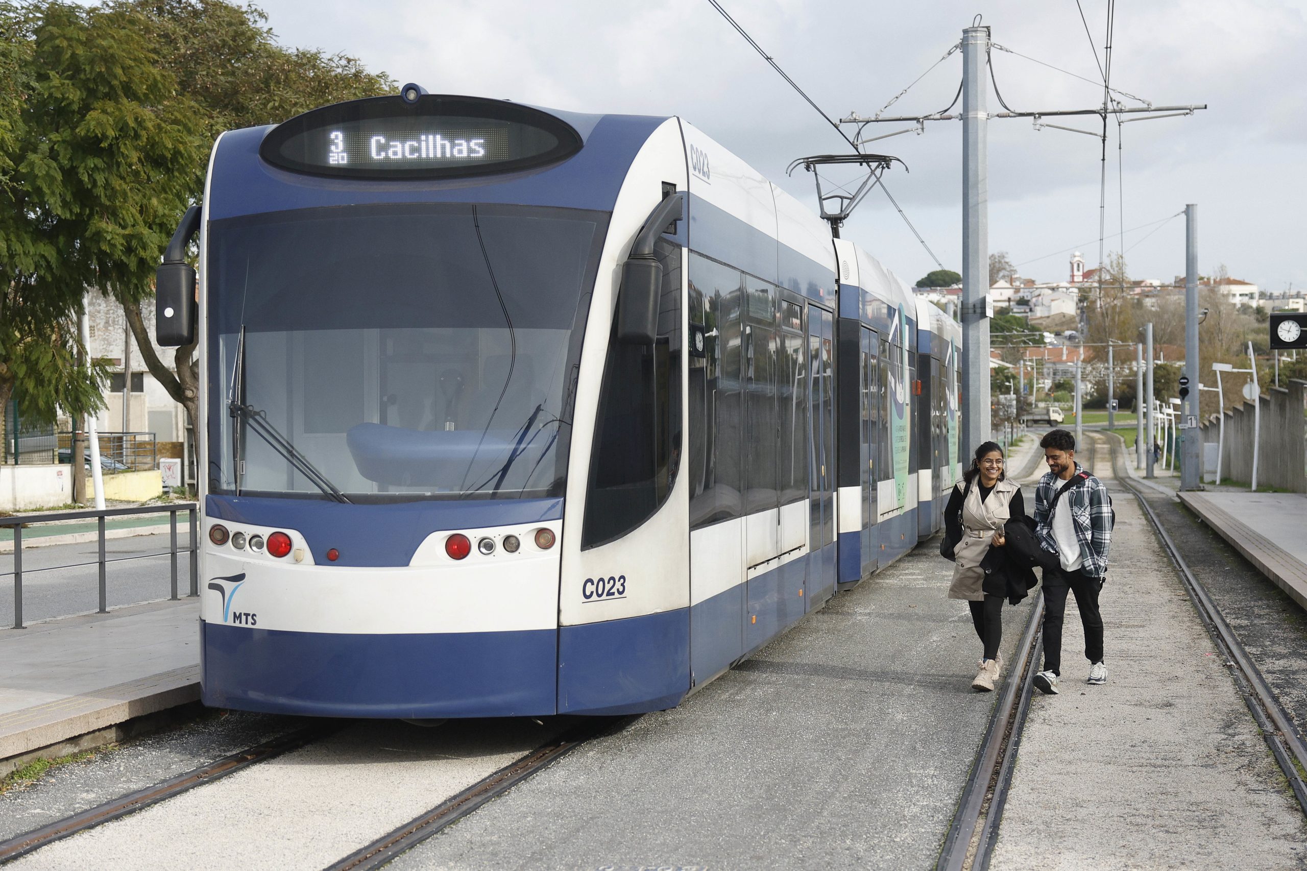 Metropolitano de Lisboa vai estudar prolongamento do Metro Sul do Tejo à Costa de Caparica