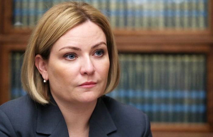 “Artistas que abandonaram a Rússia devem desaparecer dos cartazes”, diz ministra da Cultura
