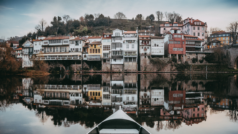 População de Amarante aconselhada a evitar manto de algas que cobre rio Tâmega