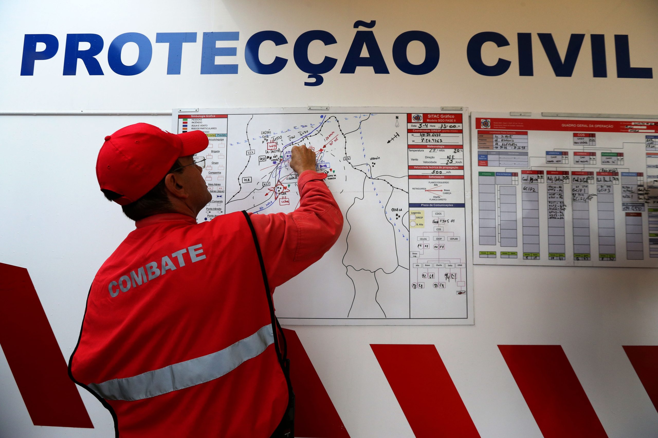 Incêndios: Mais de 50 concelhos de 11 distritos em risco ‘máximo’