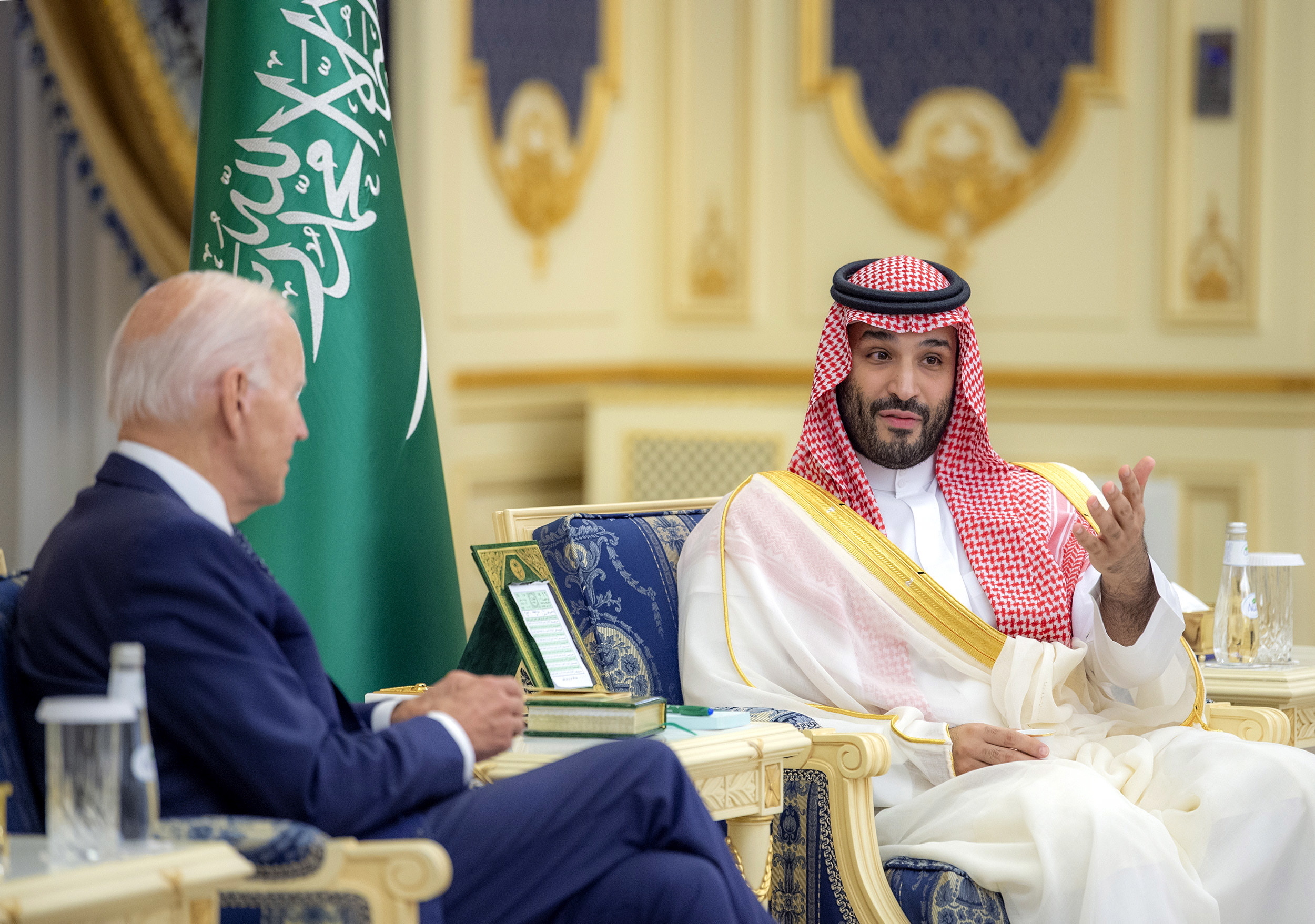 O que pensa o príncipe herdeiro da Arábia Saudita sobre o pedido de ajuda para baixar o preço do petróleo