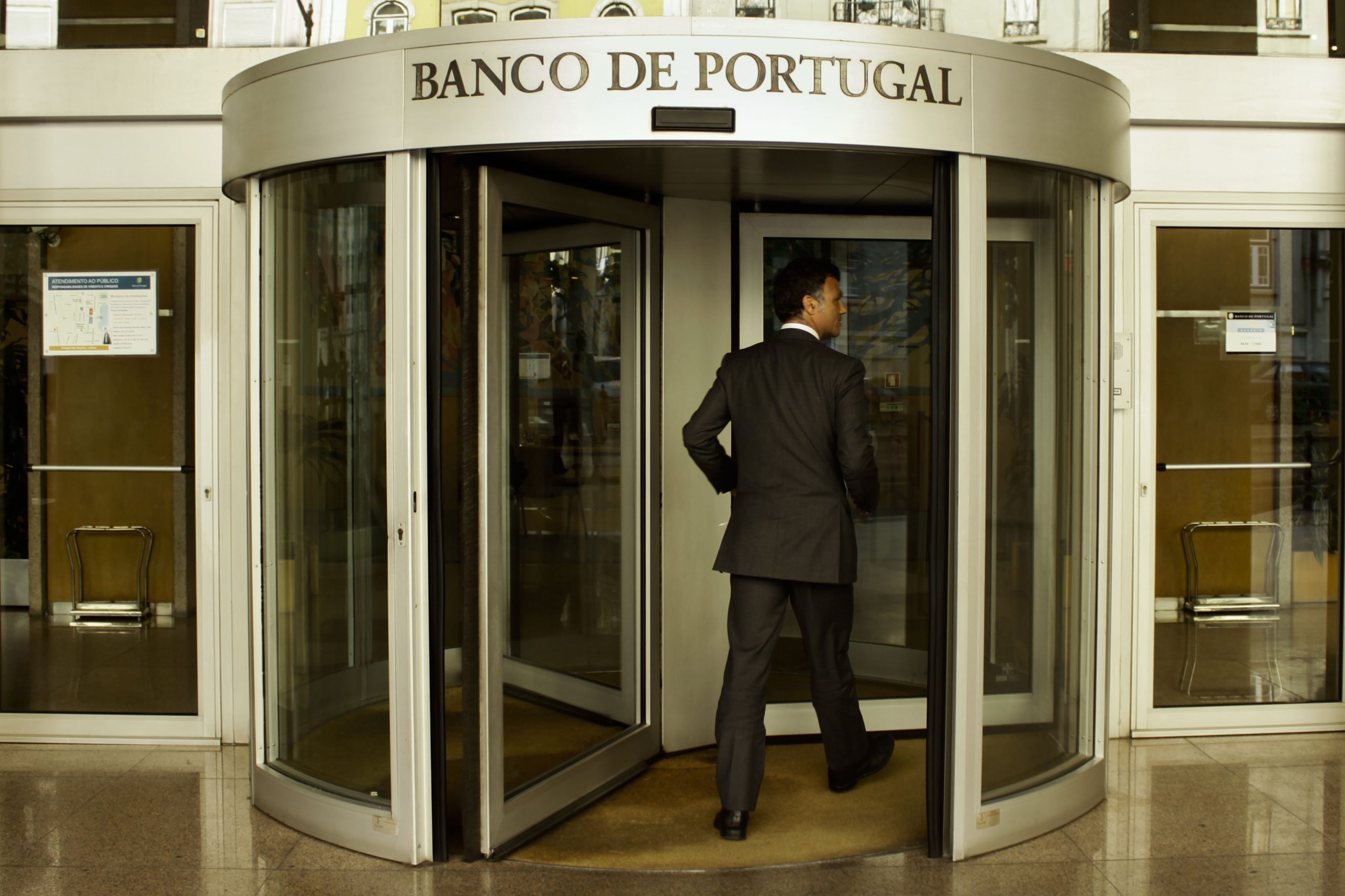 OE2016: Banco de Portugal volta a baixar previsões e espera crescimento de 1,1%
