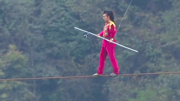 Uma corrida em cima do arame a 350m de altura