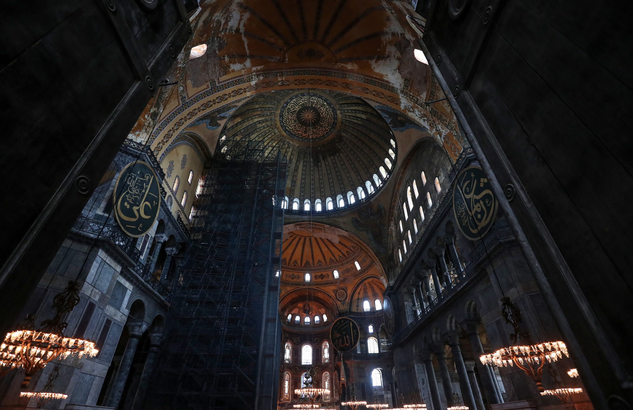 “As Vozes Perdidas de Hagia Sofia”. Como um estúdio na Califórnia recriou o canto que há séculos não se ouve em Istambul
