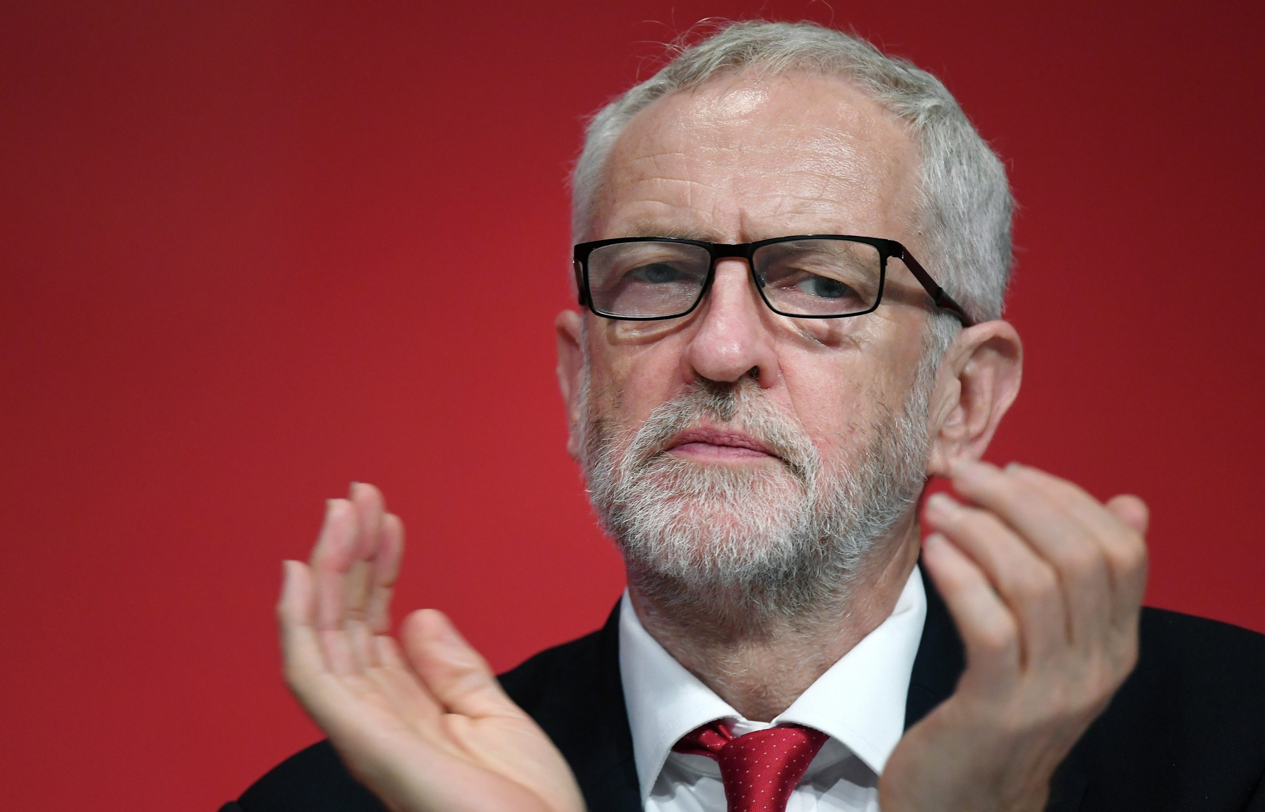 Reino Unido. Jeremy Corbyn afasta rumores de demissão, mas não define posição sobre o ‘Brexit’