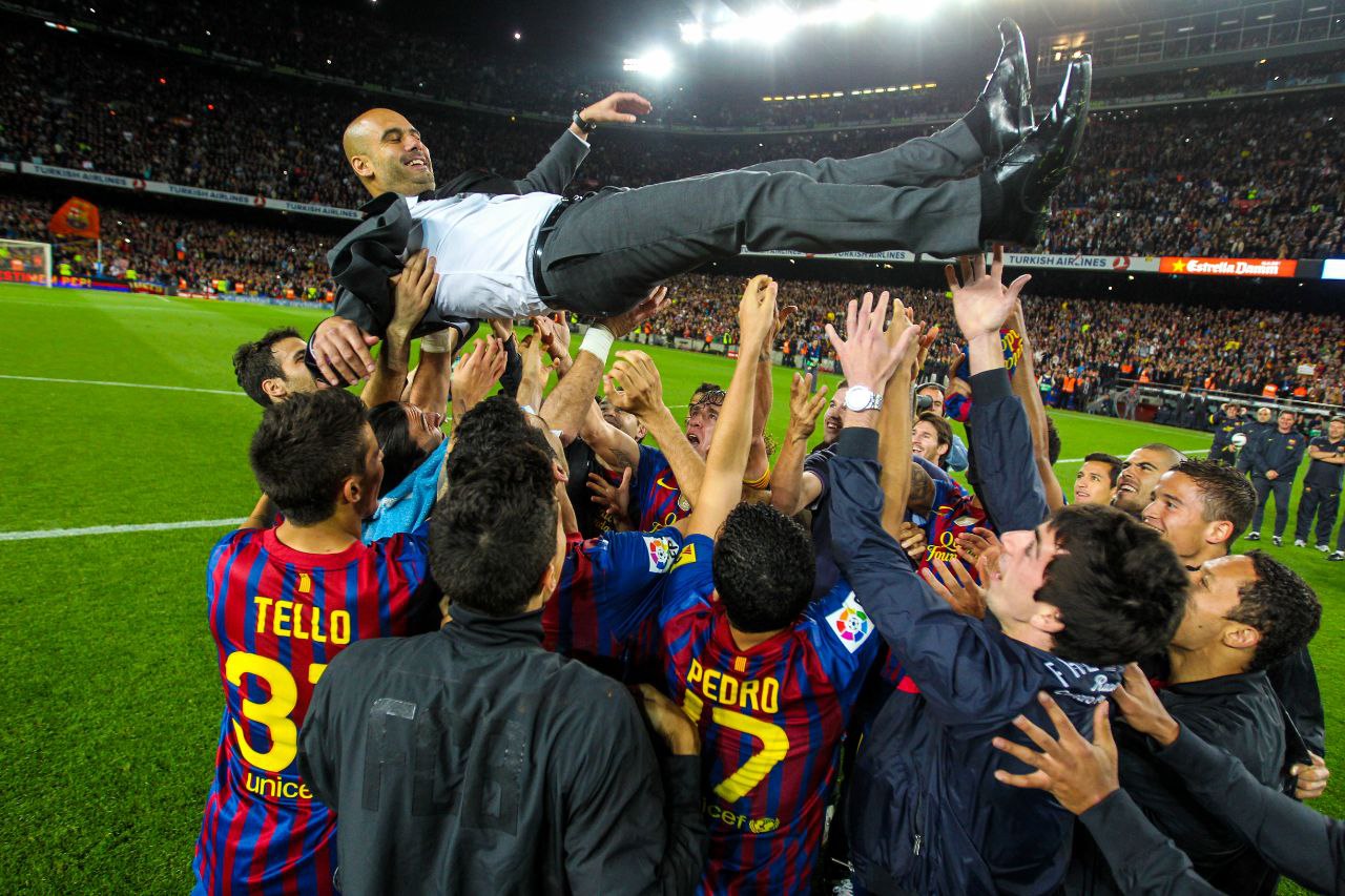 De “um pau de virar tripas” à consagração como um dos melhores do mundo. Meio século de Pep Guardiola resumido em 10 momentos