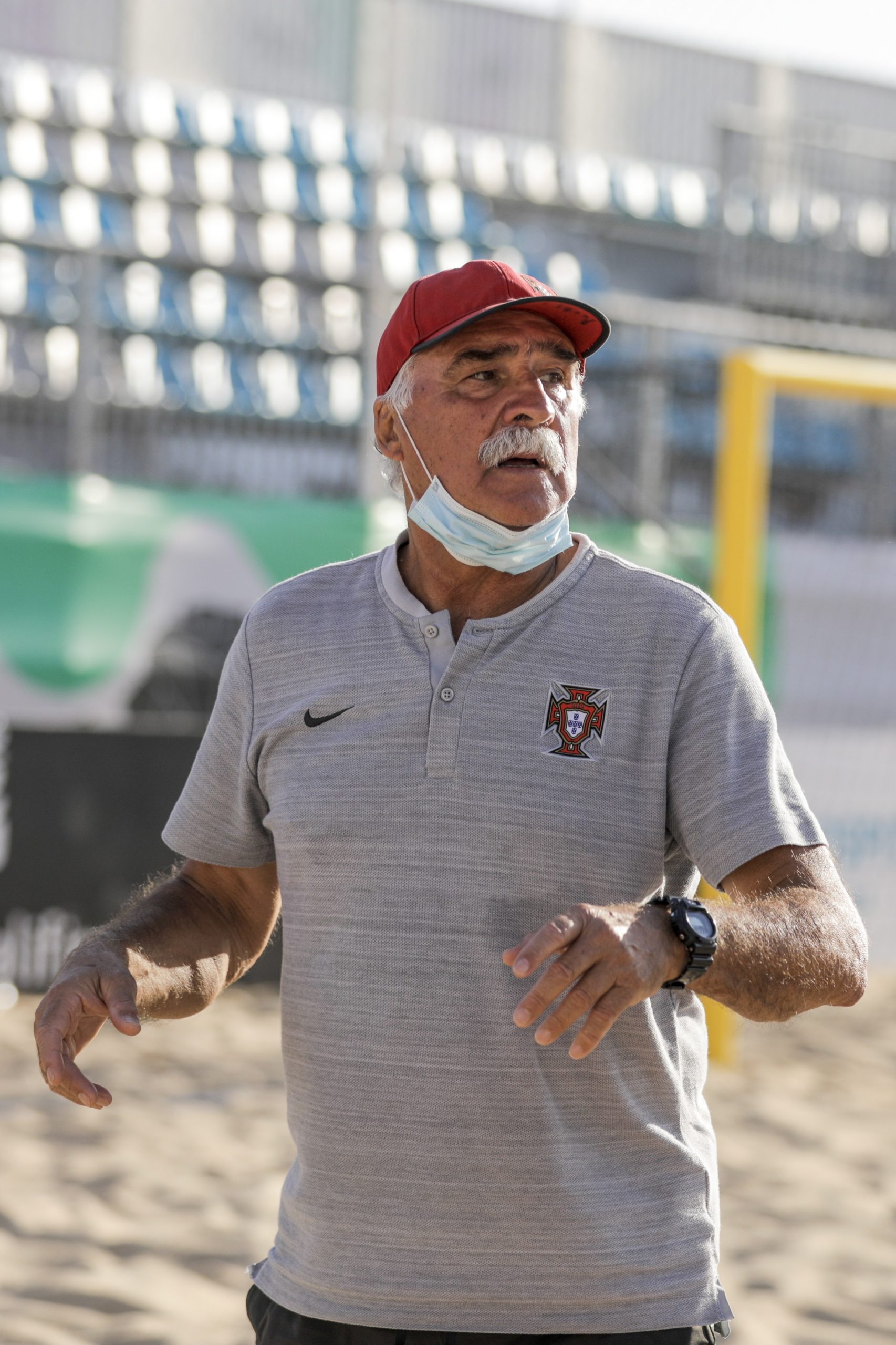 Selecionador nacional atribui ao “espírito de entreajuda” título europeu de futebol de praia