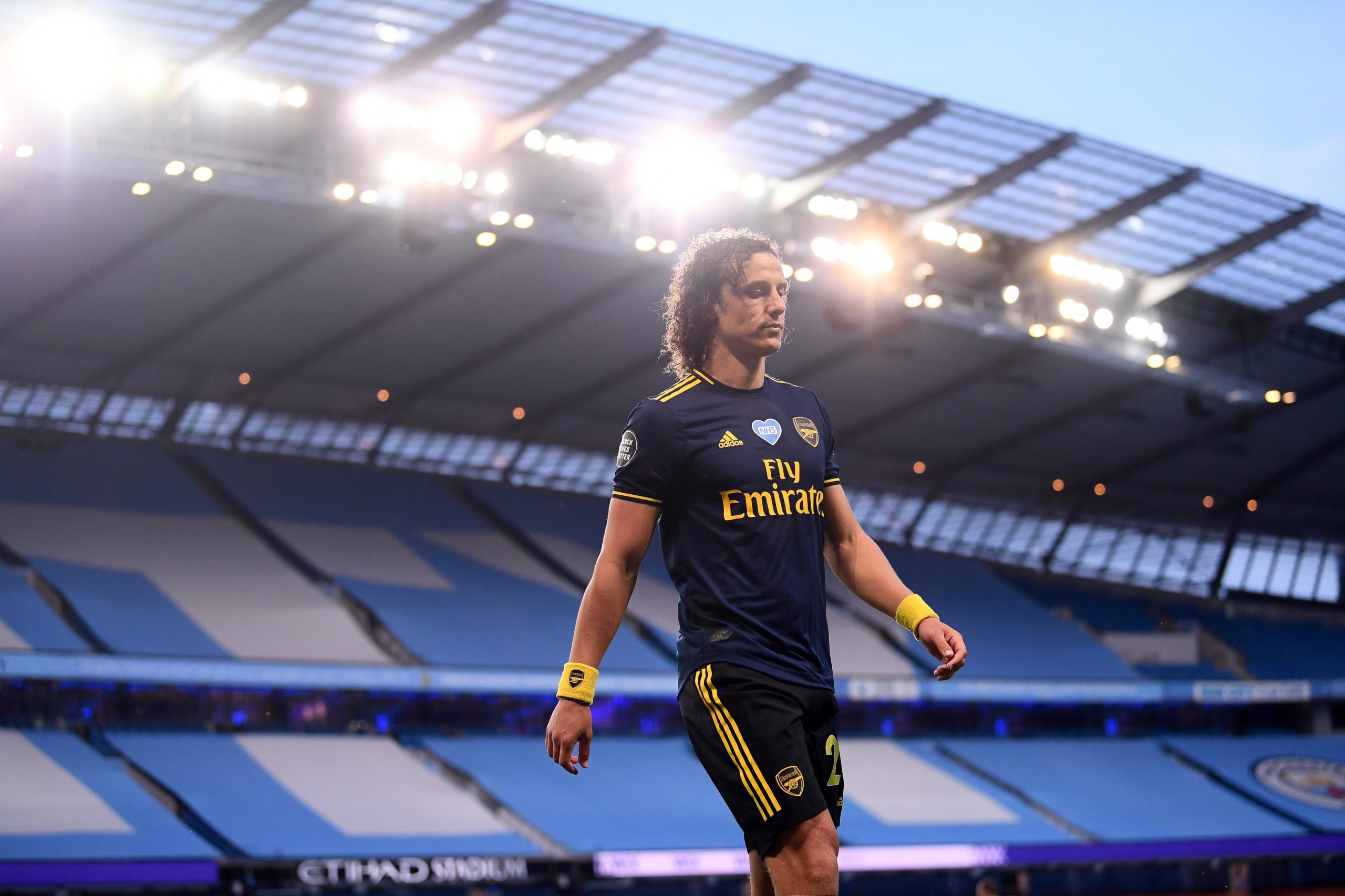 Ei-lo, o regresso da Premier League! E logo um que David Luiz quer esquecer
