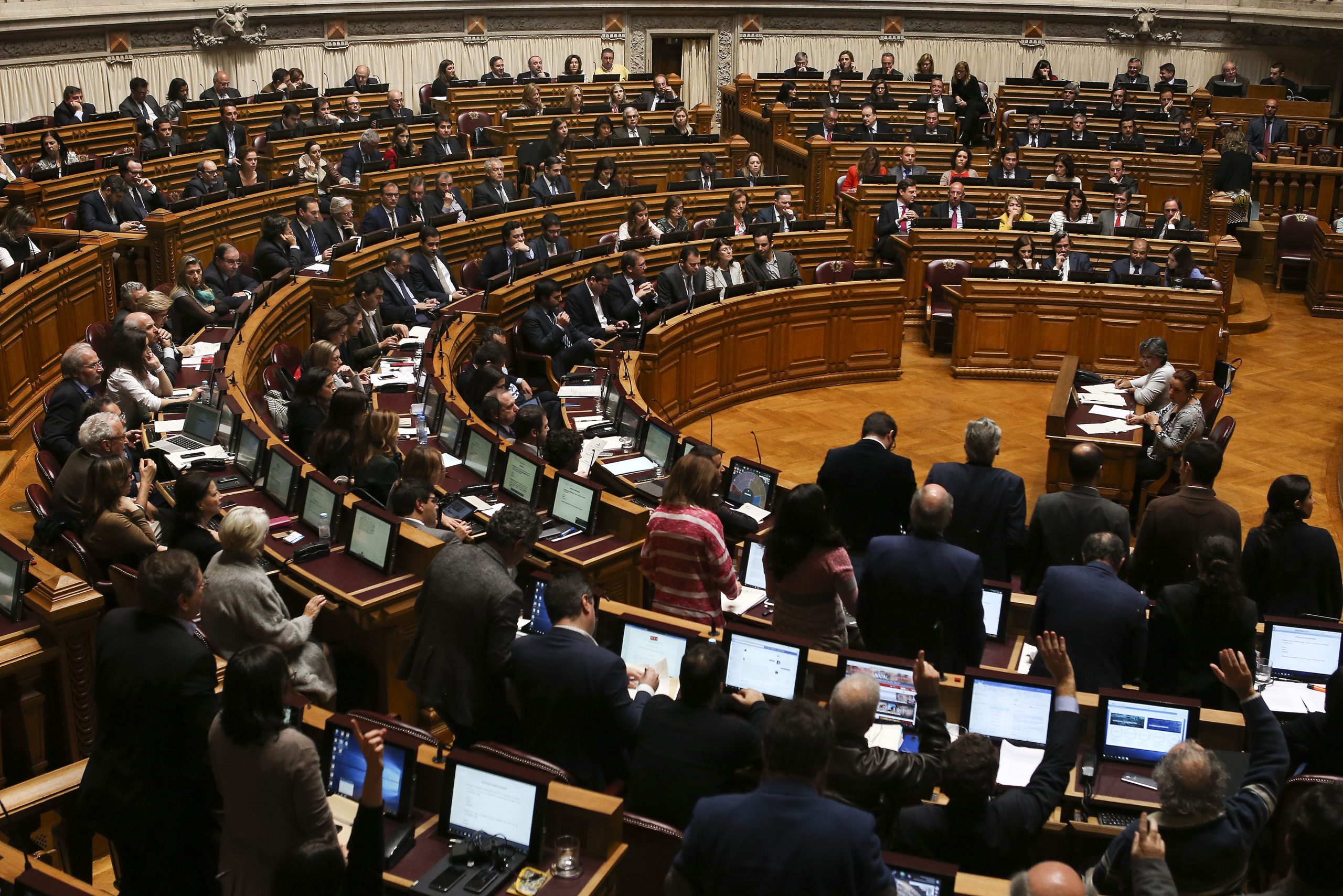 Acesso a metadados das secretas. PS, PSD e CDS aprovam lei, PCP, BE e PEV contra