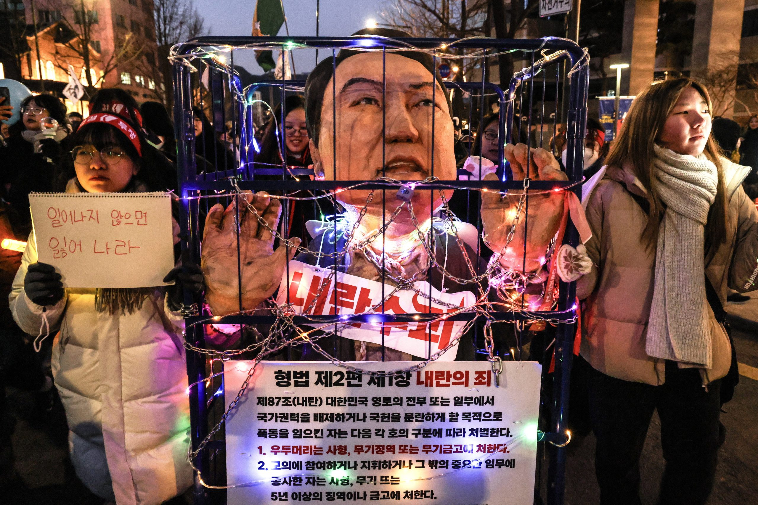 Pedido mandado de captura para presidente deposto na Coreia do Sul