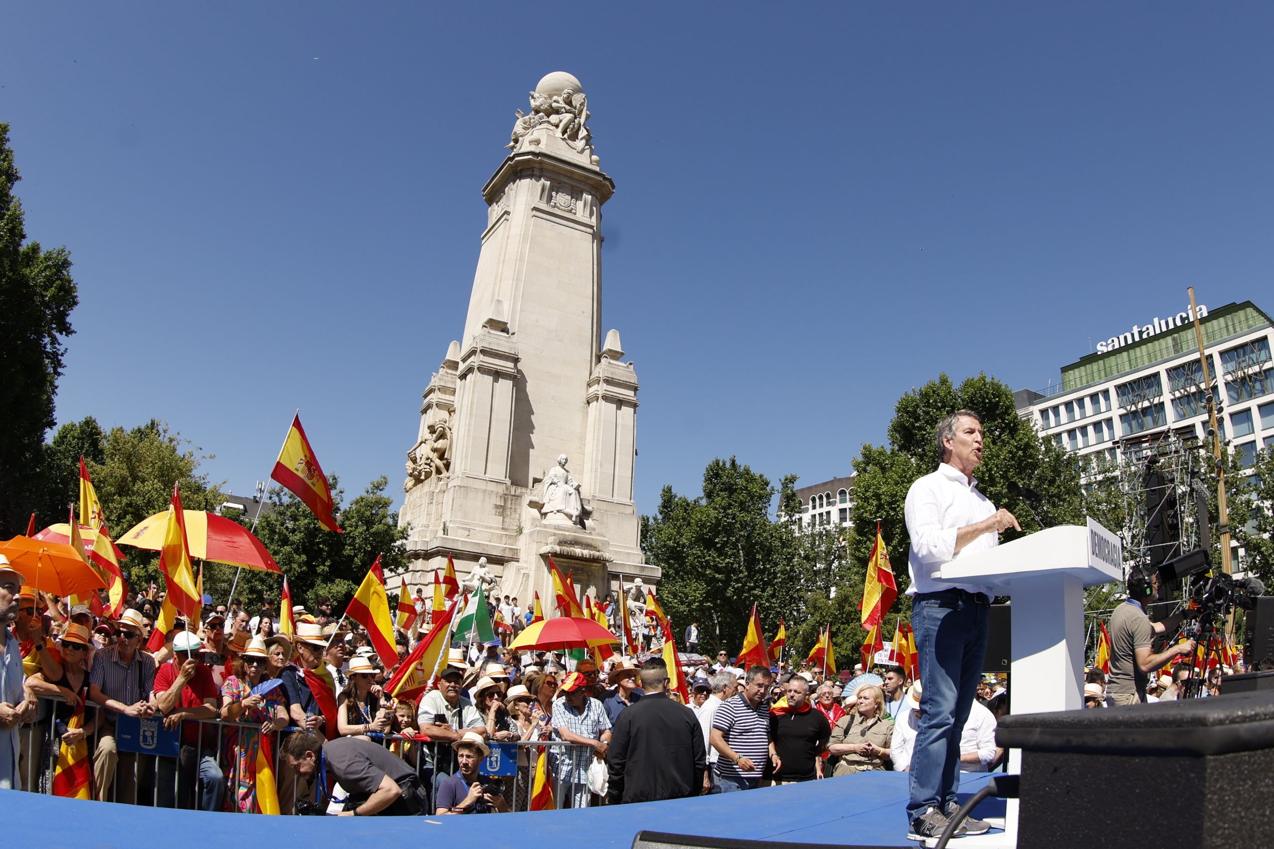 “Máfia ou democracia”. Centenas de milhares manifestam-se em Madrid contra o governo de Sanchéz