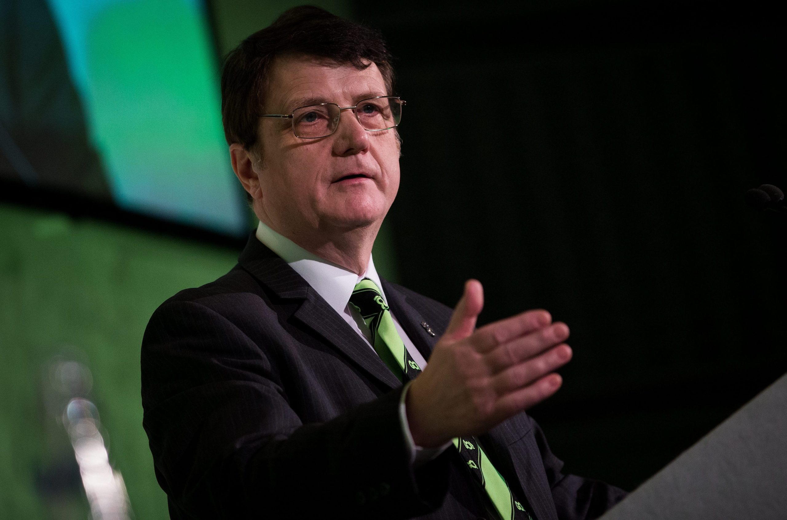 Gerard Batten eleito novo líder do partido UKIP no Reino Unido
