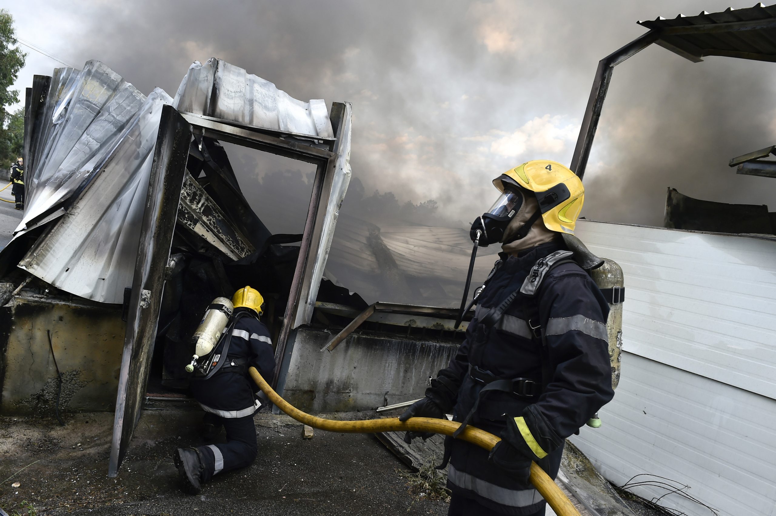 Incêndio em fábrica de congelados em Viseu dominado às 10:09