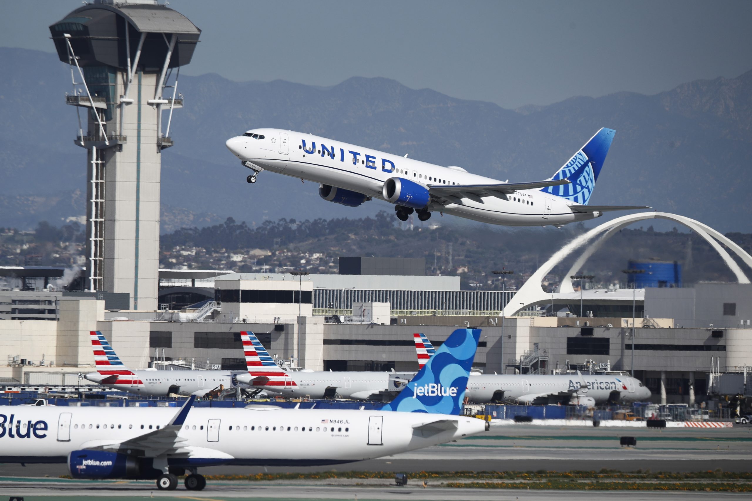 Avião dos EUA para a China é desviado porque piloto esqueceu-se do passaporte