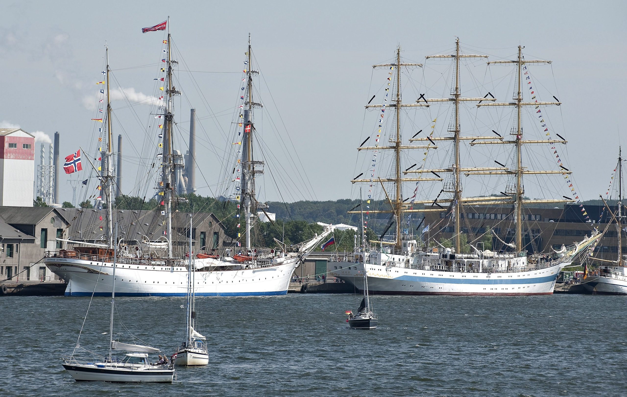 Regata Tall Ships com passagem em Lisboa adiada para 2021