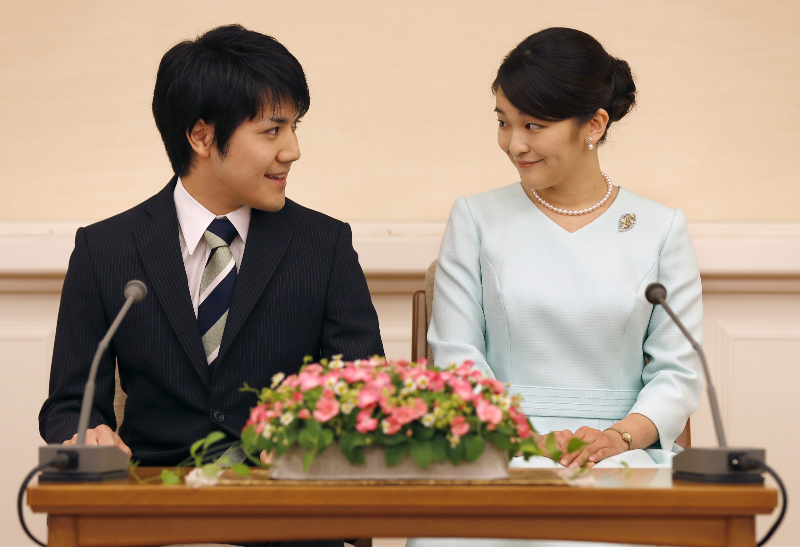 Mako e Komuro: Depois de anos de polémica, princesa do Japão casa-se e perde o estatuto real