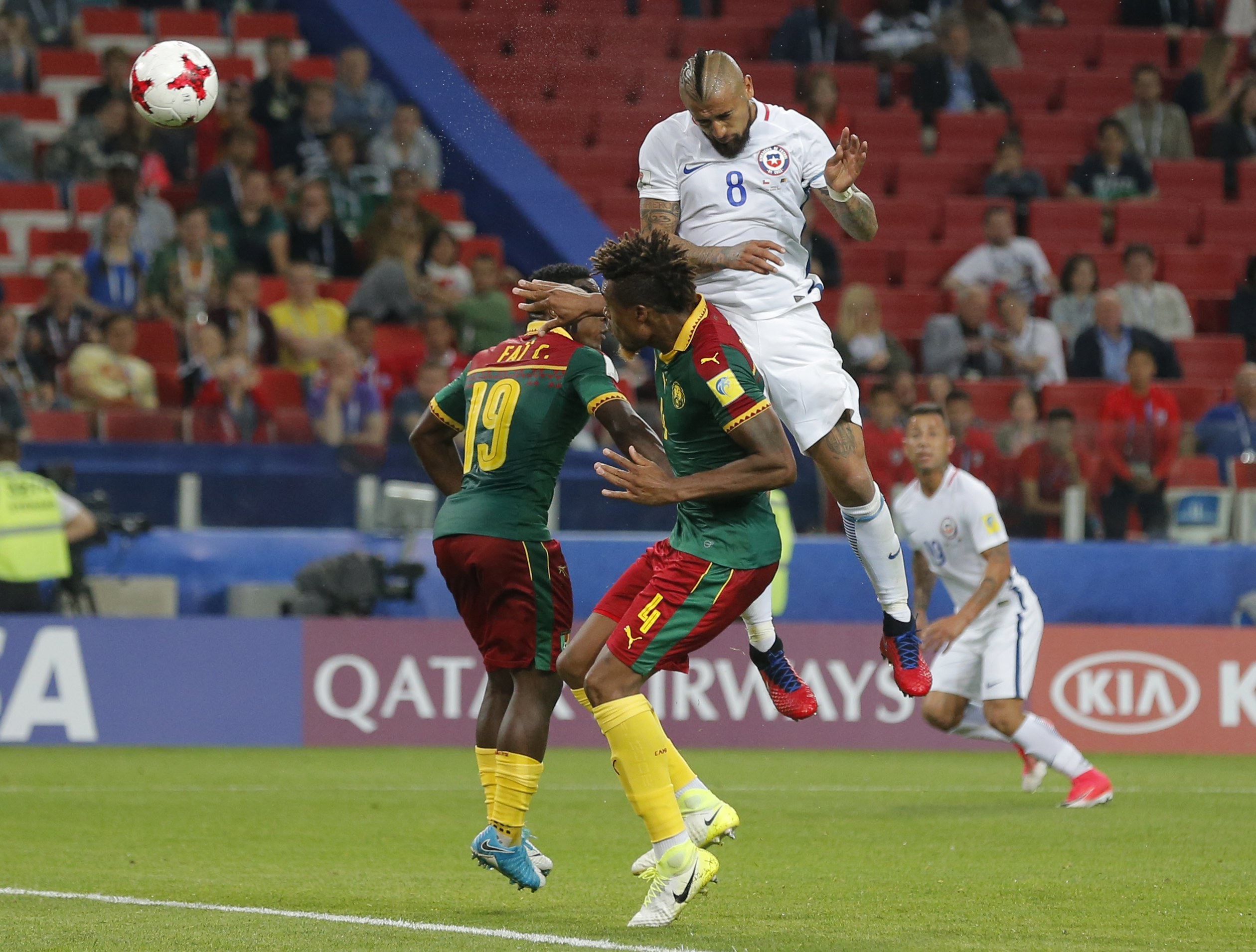 Chile vence Camarões na Taça das Confederações