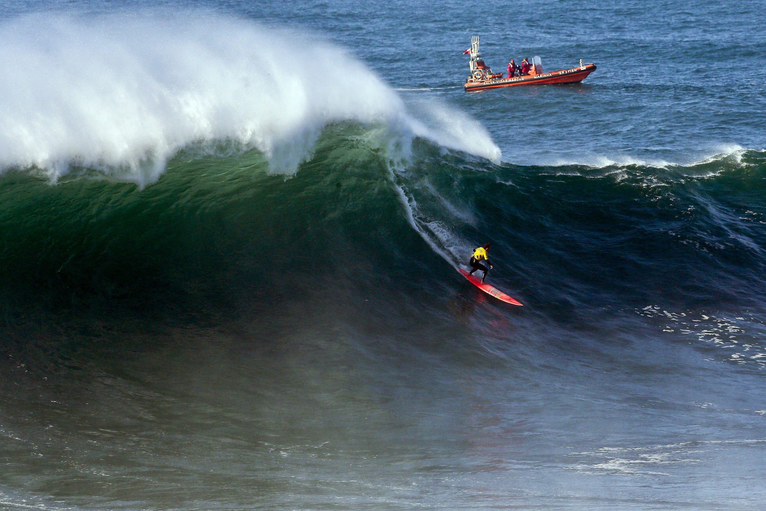 Alex Botelho termina em oitavo circuito mundial de ondas gigantes