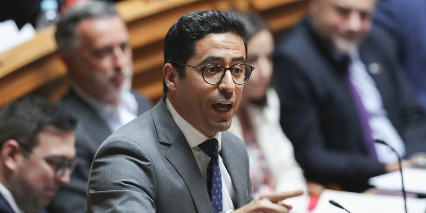 Presidente da câmara de Albufeira, eleito pelo Chega, acusado de discriminação e incitamento ao ódio